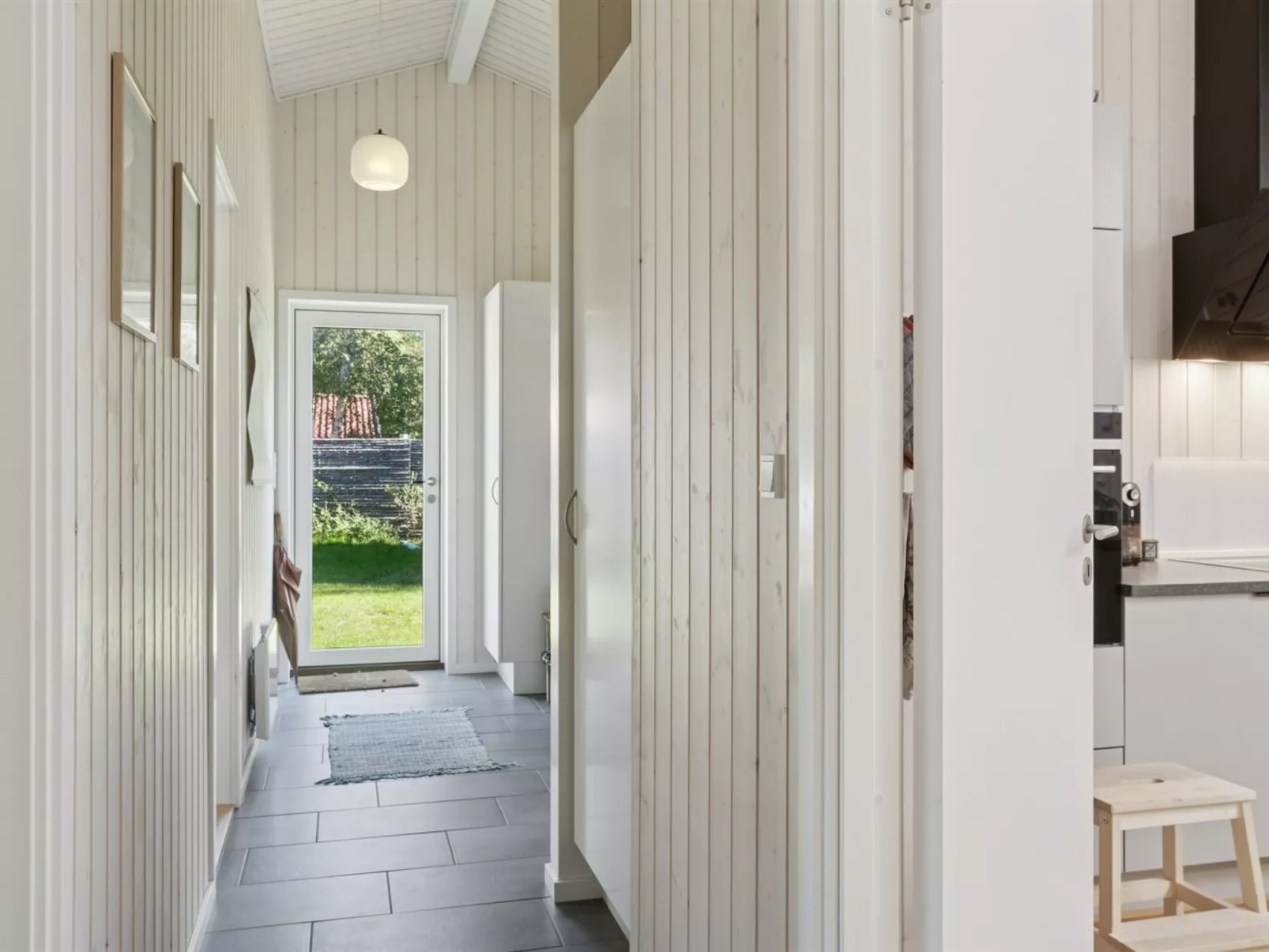 "Ovine" - 1.2km to the fjord-Inside