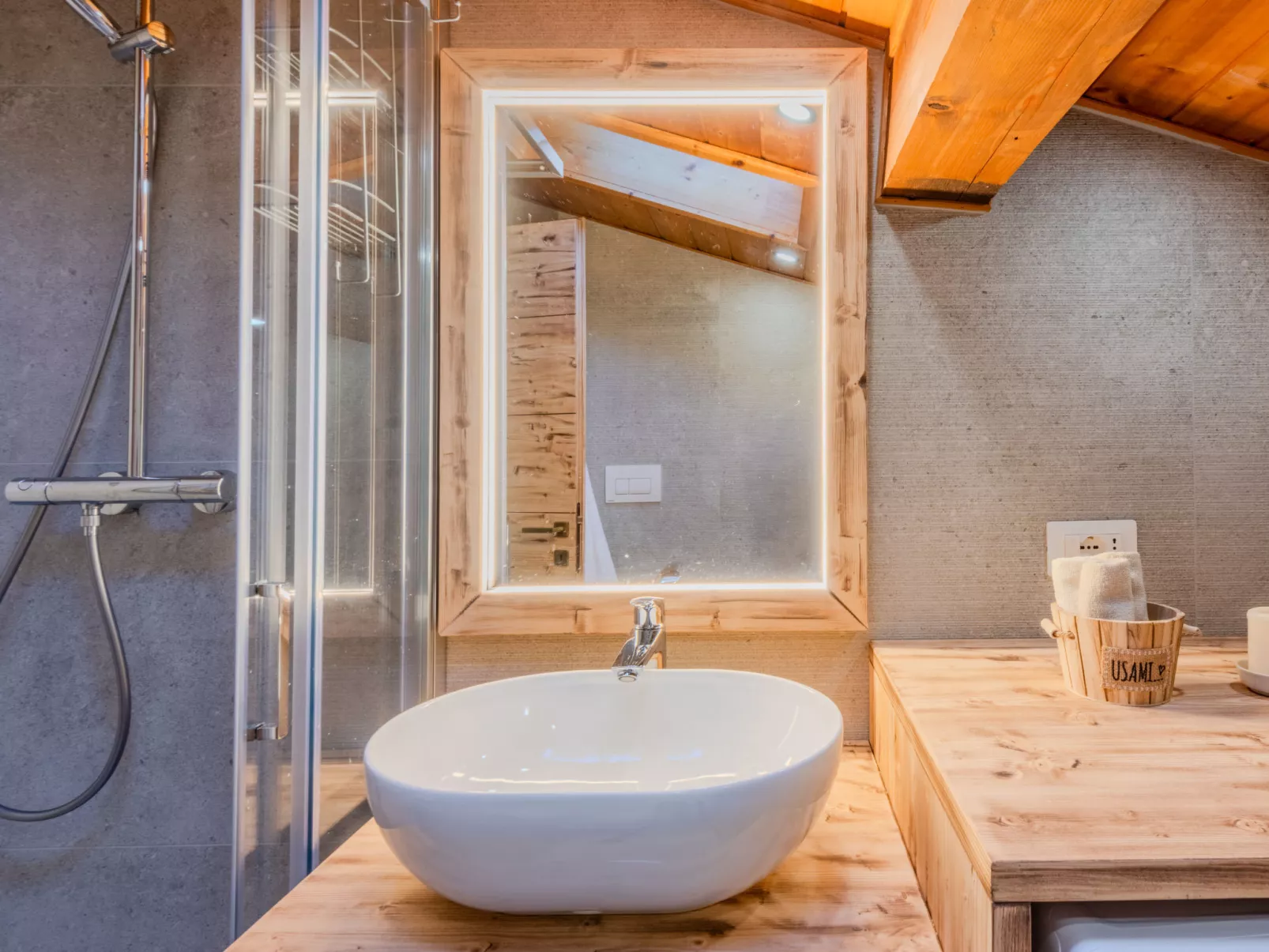 Mansarda in Legno San Rocco-Drinnen