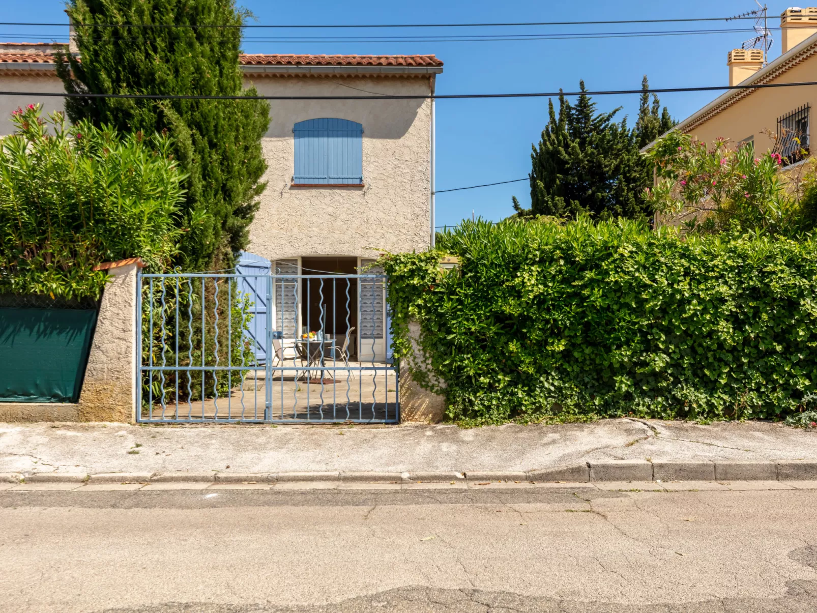 L'Ayguade-Outside