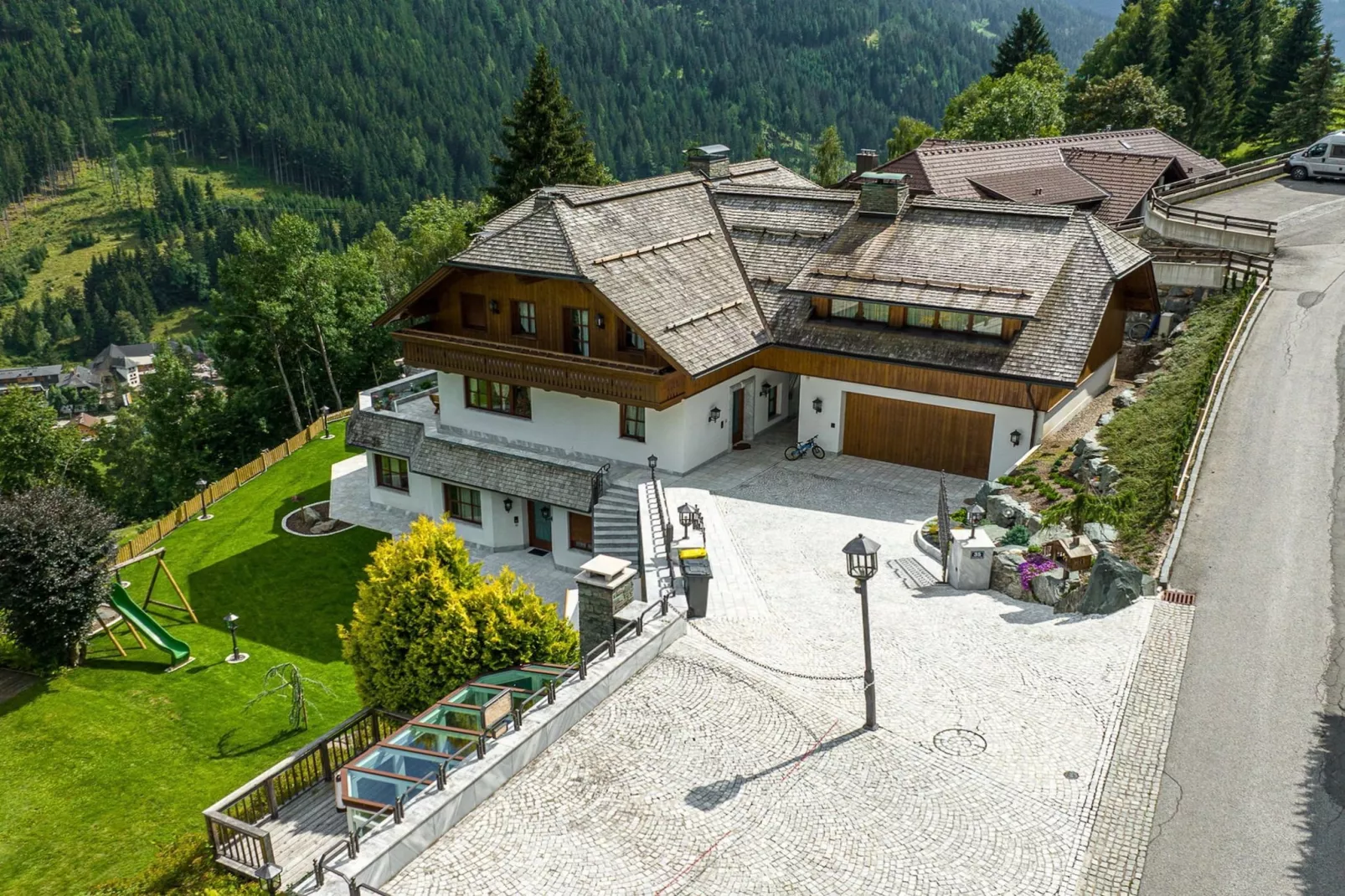 Bad Kleinkirchheim Lush and Spacious Villa with Indoor Pool and Wellness - Seven Bedroom Villa