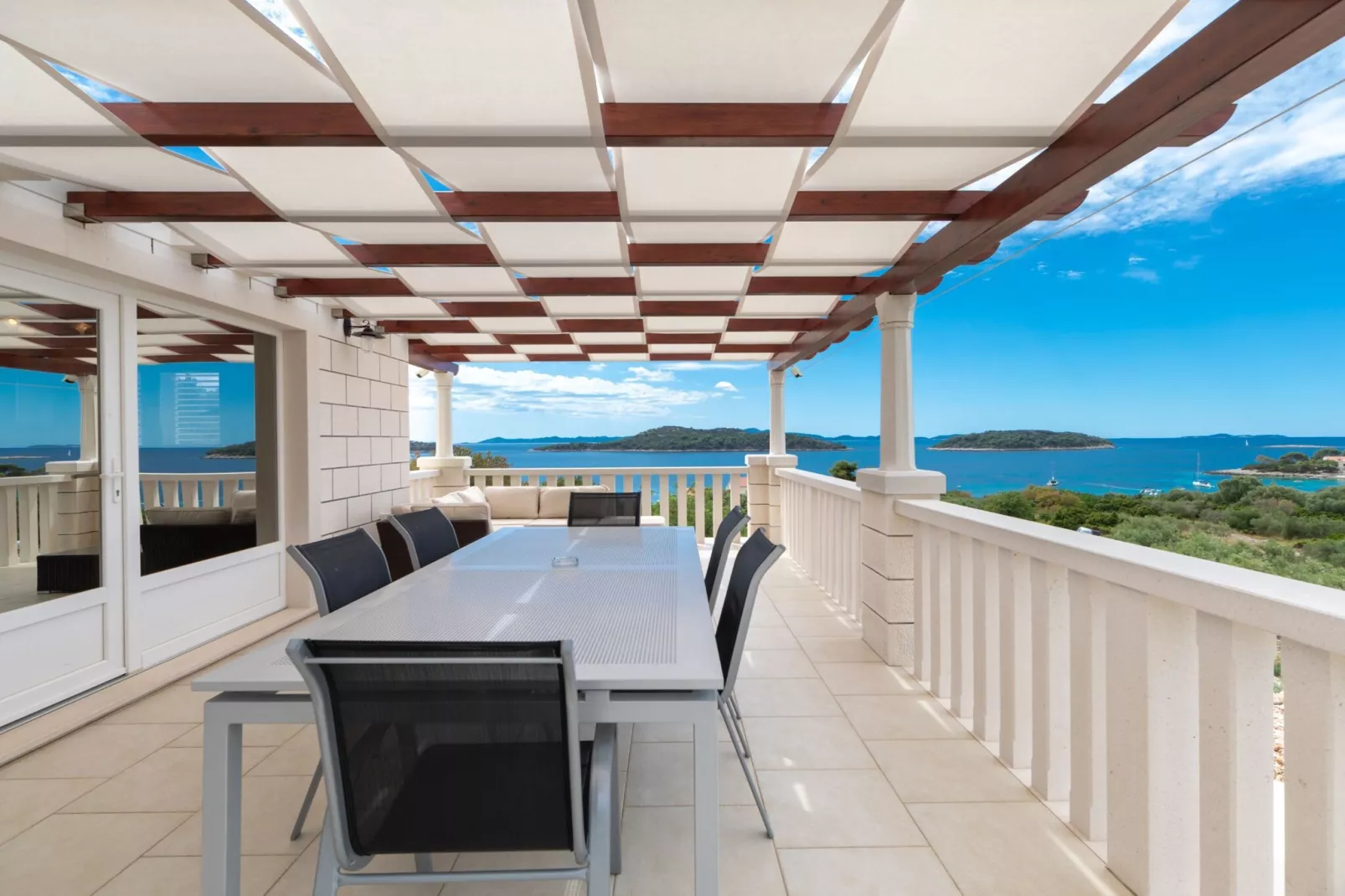 Modern Villa with Pool-Terrasse