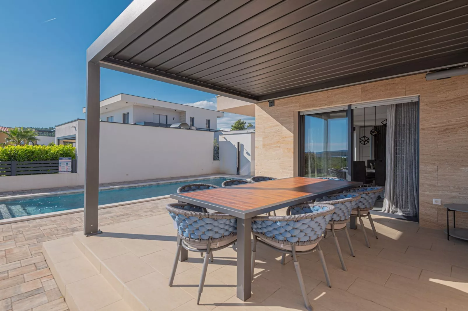 Four-Bedroom Villa With Pool-Im Freien