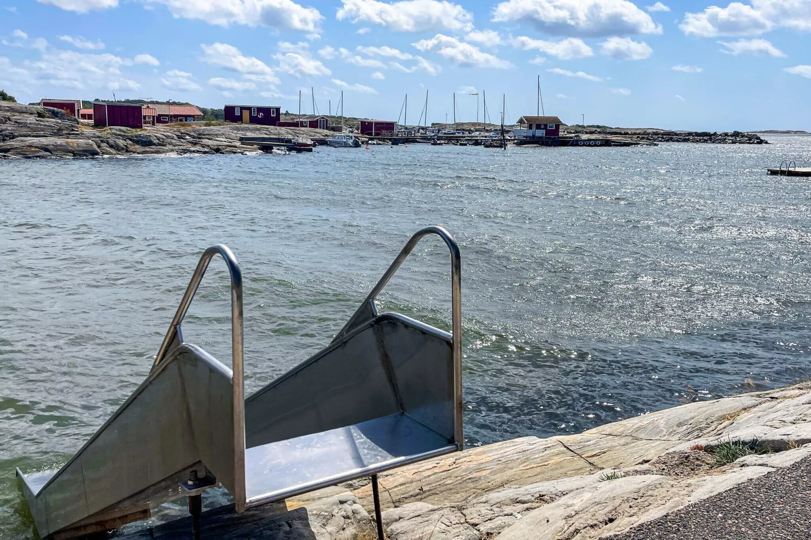 Strandhaus in Sandvik mit Pool-Im Freien