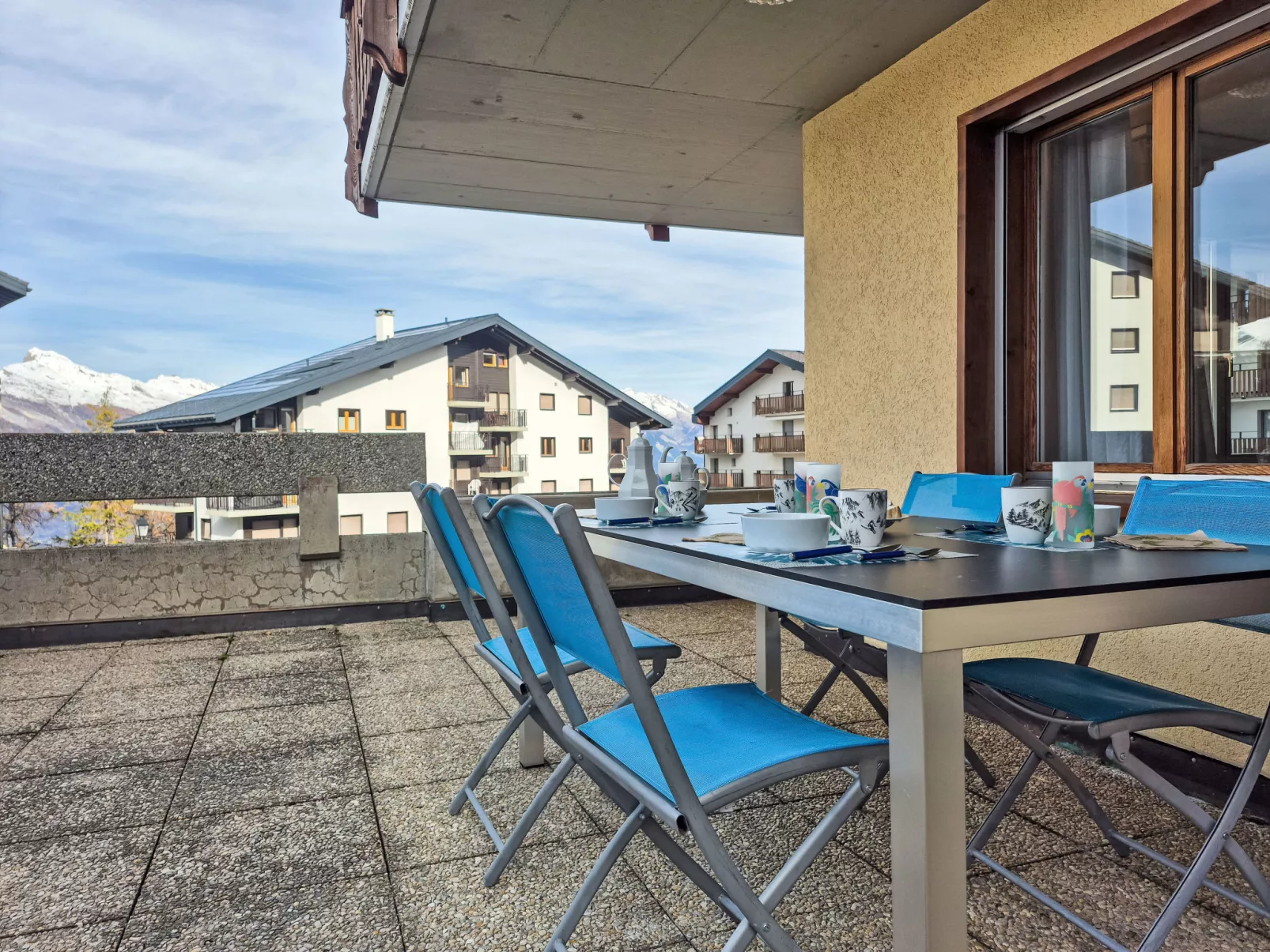 Ambassador 2/1-Outside