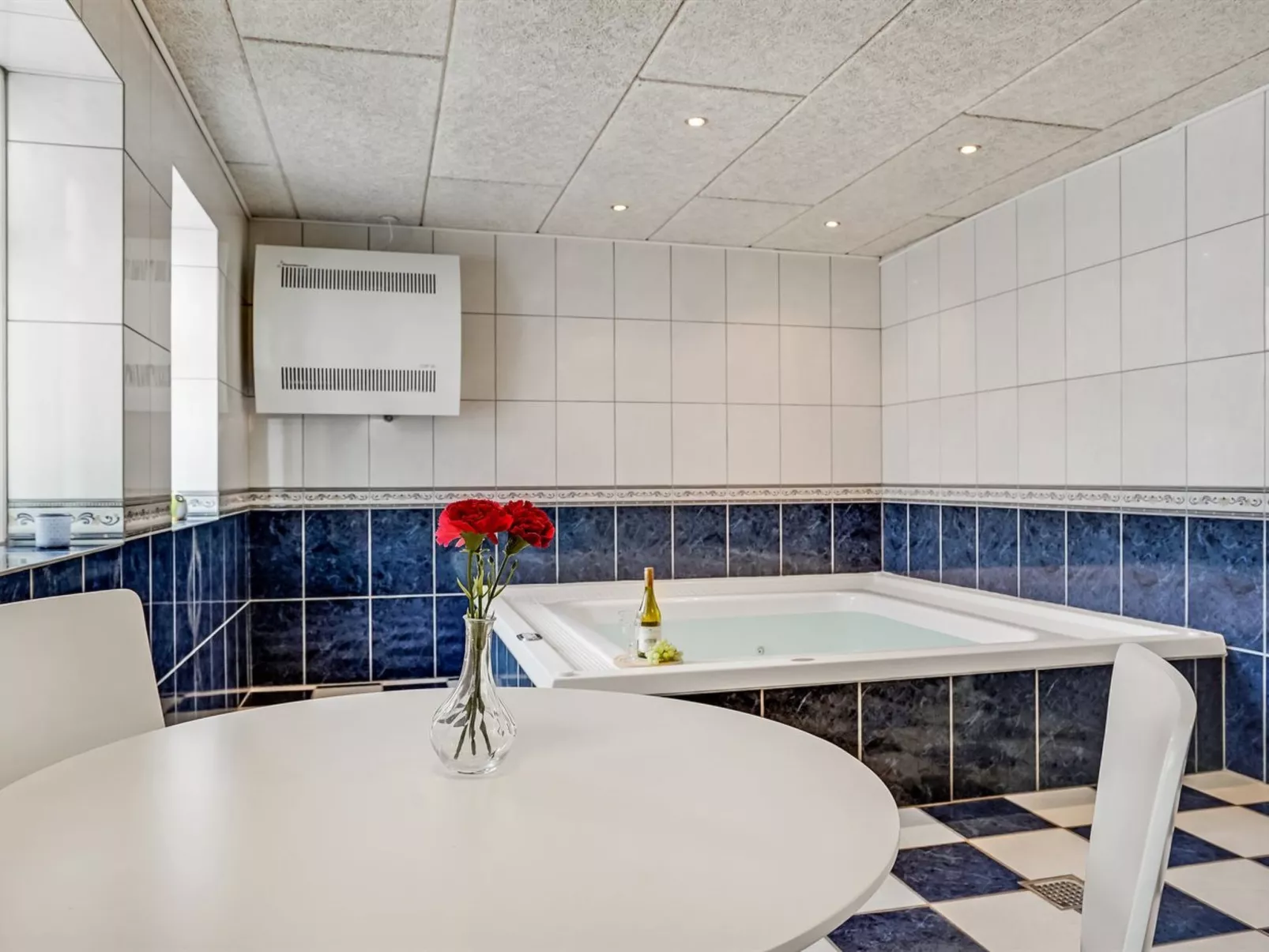 "Edine" - 4.5km from the sea-Inside