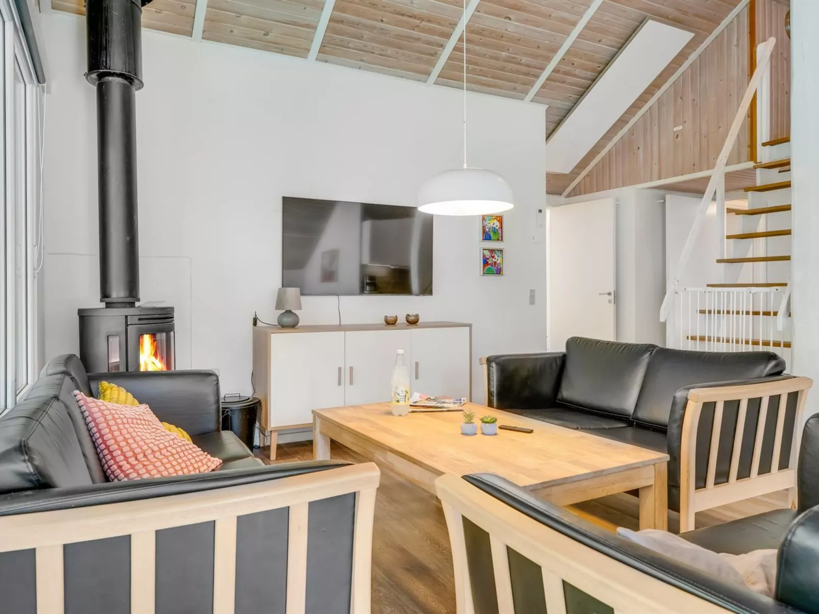 "Eisa" - 300m to the fjord-Inside