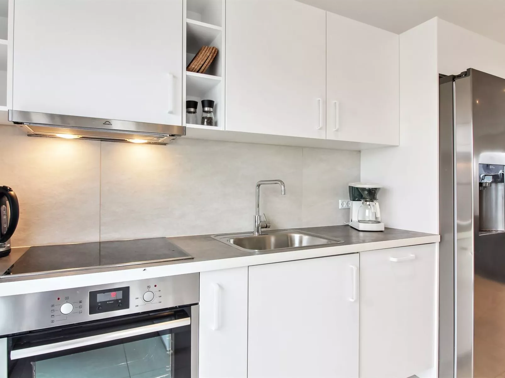 "Edgar" - 1.5km from the sea-Inside