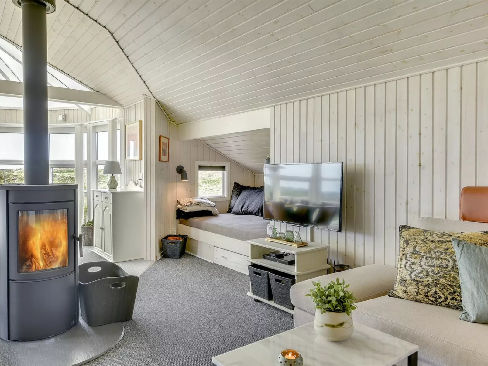 "Thrond" - 200m from the sea-Drinnen