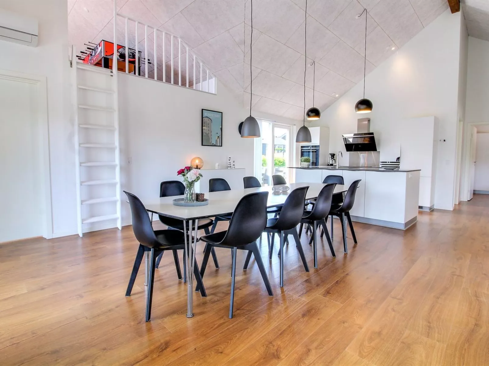 "Thorfin" - 200m from the sea-Inside