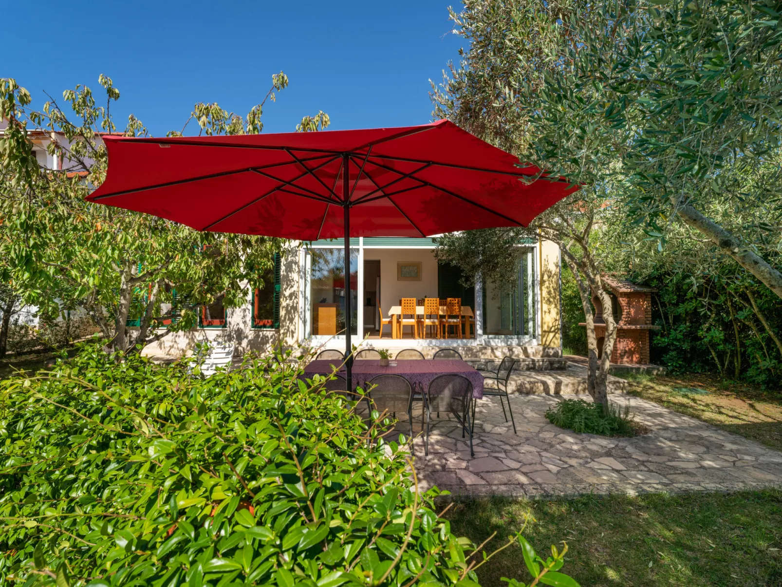 Yellow House-Draußen