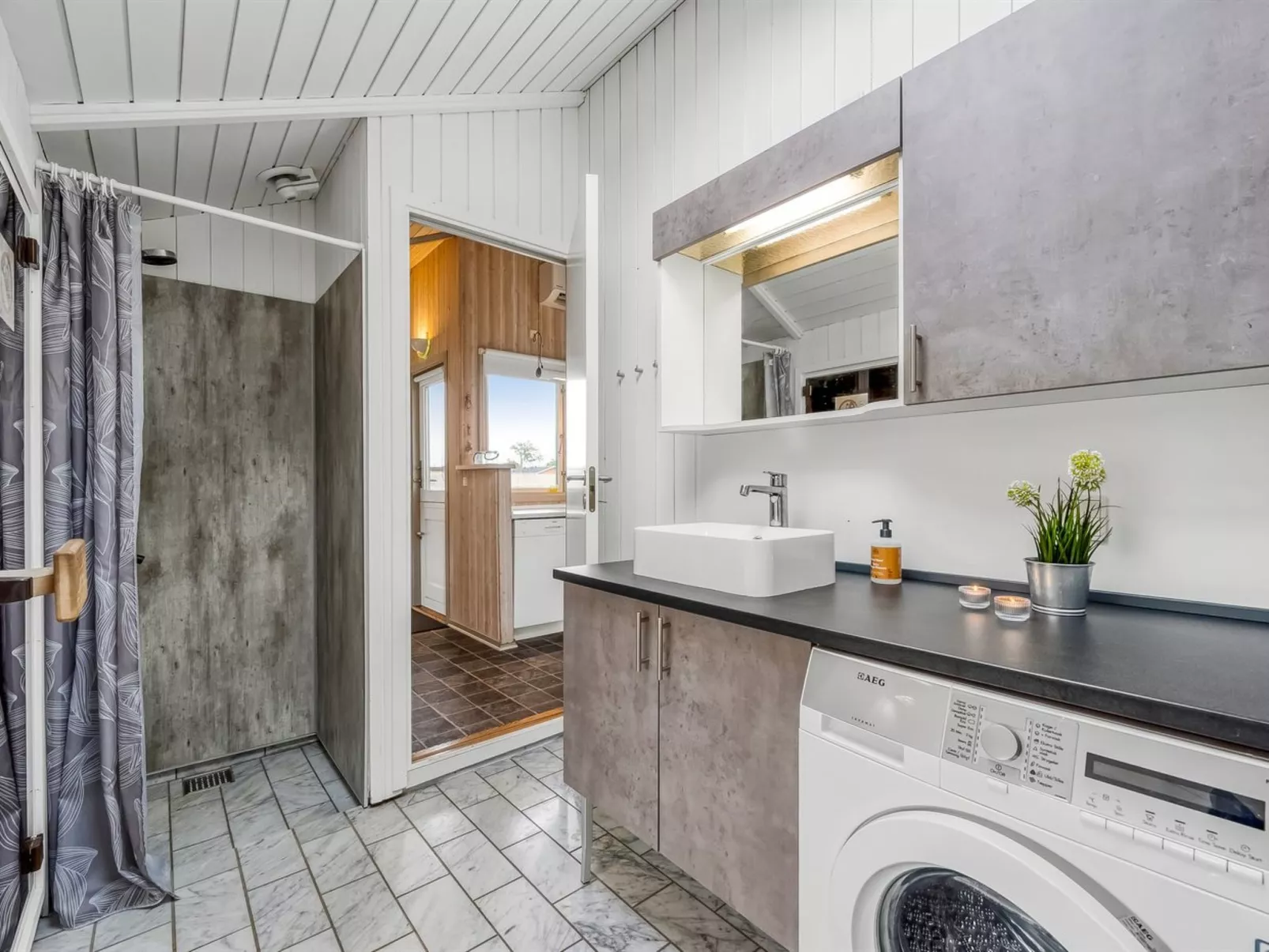 "Marisol" - 600m to the fjord-Inside