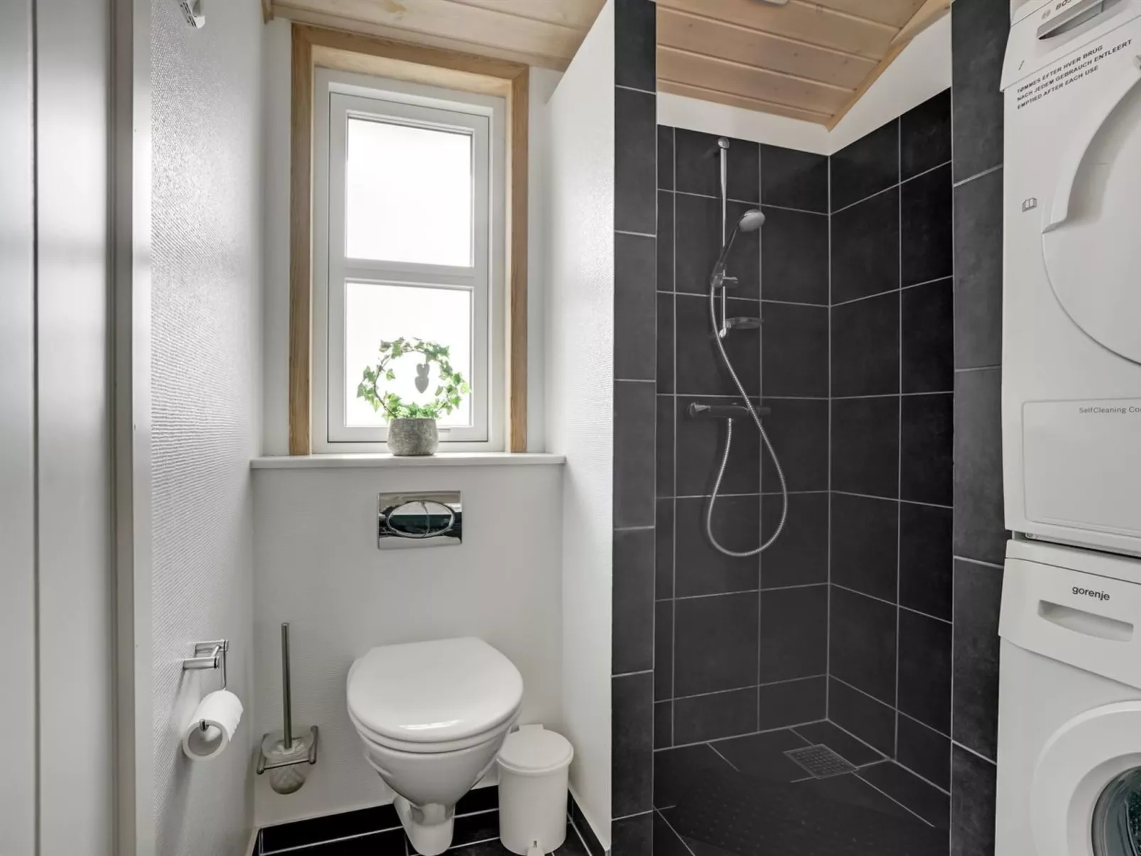 "Haghbarth" - 2.3km from the sea-Inside