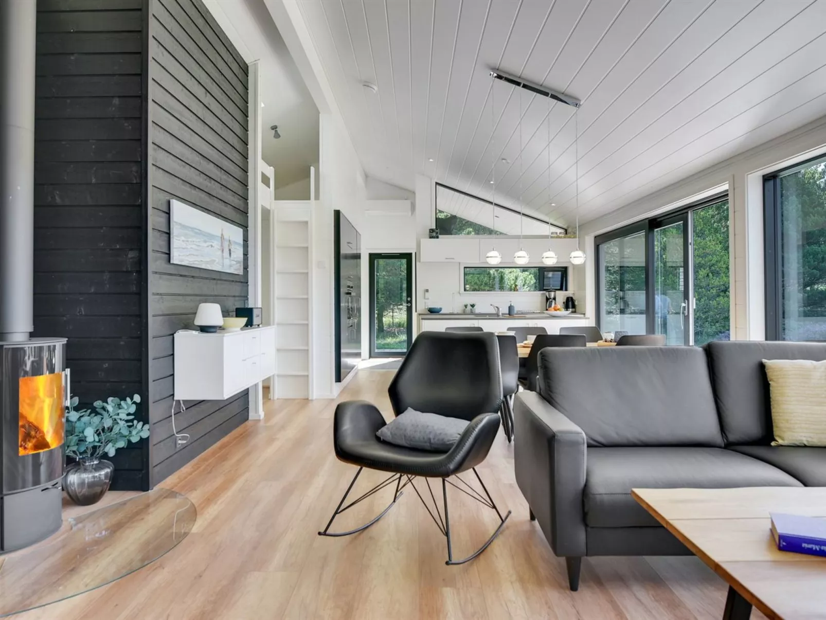 "Tea" - 2.7km from the sea-Dedans