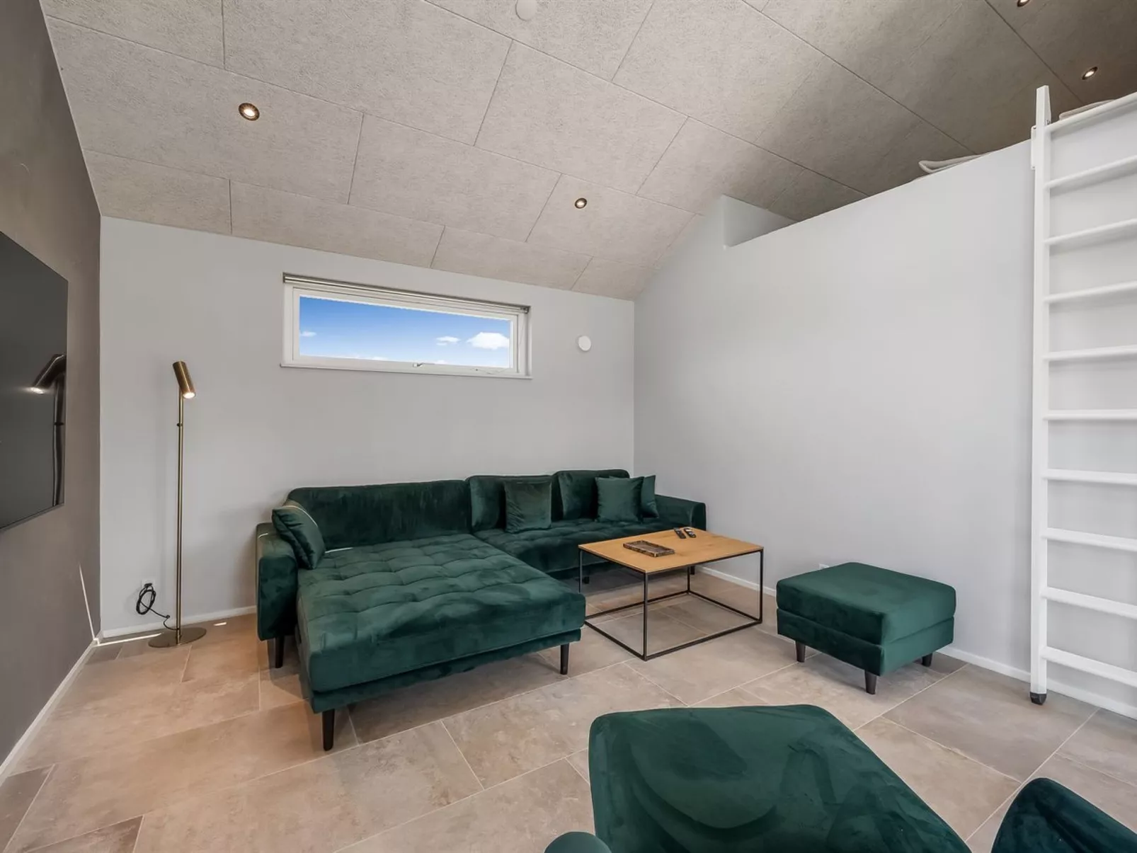 "Måns" - 500m to the fjord-Inside