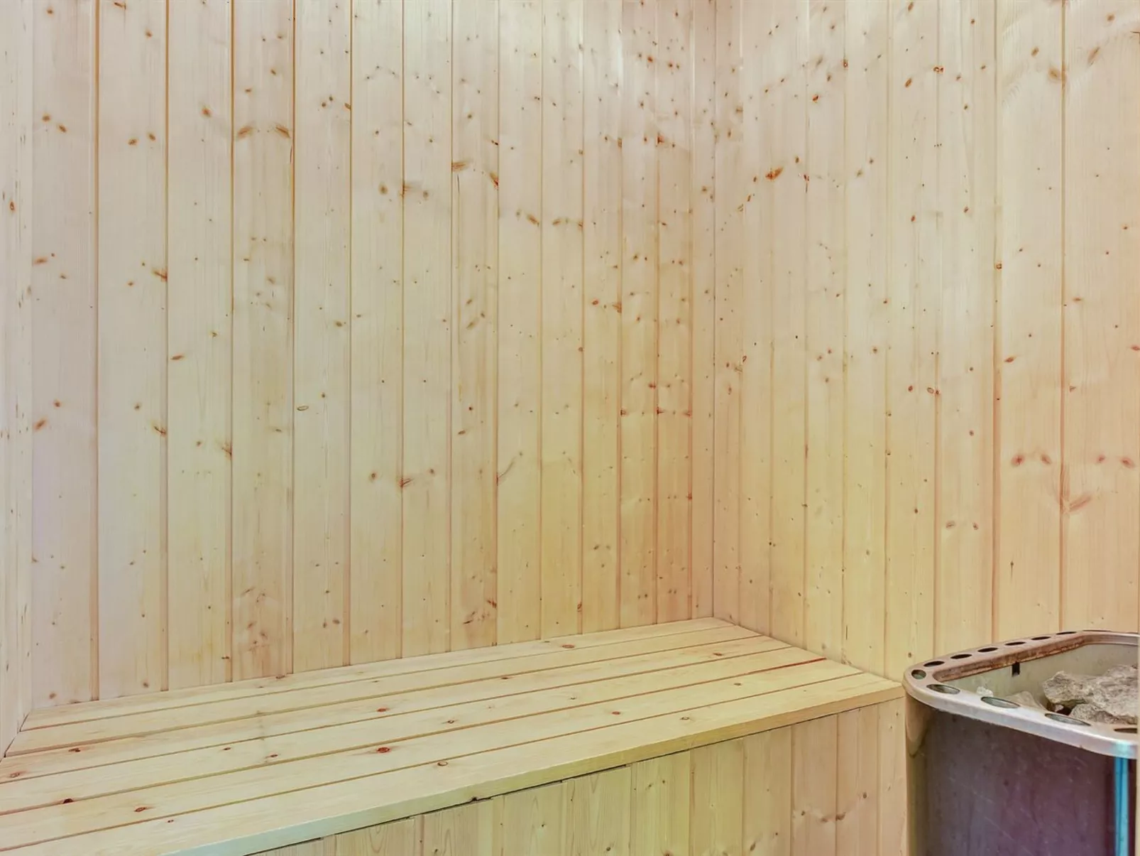 "Babette" - 75m to the fjord-Drinnen