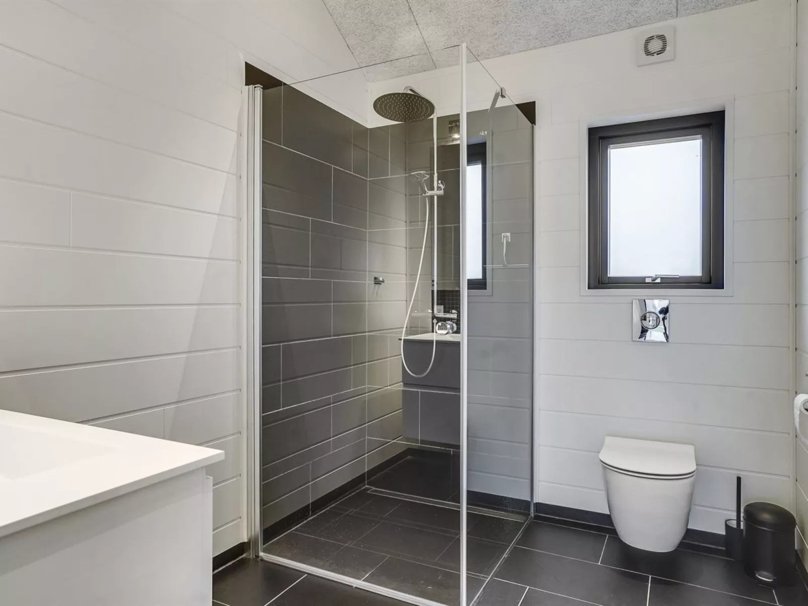 "Jonne" - 200m to the fjord-Drinnen