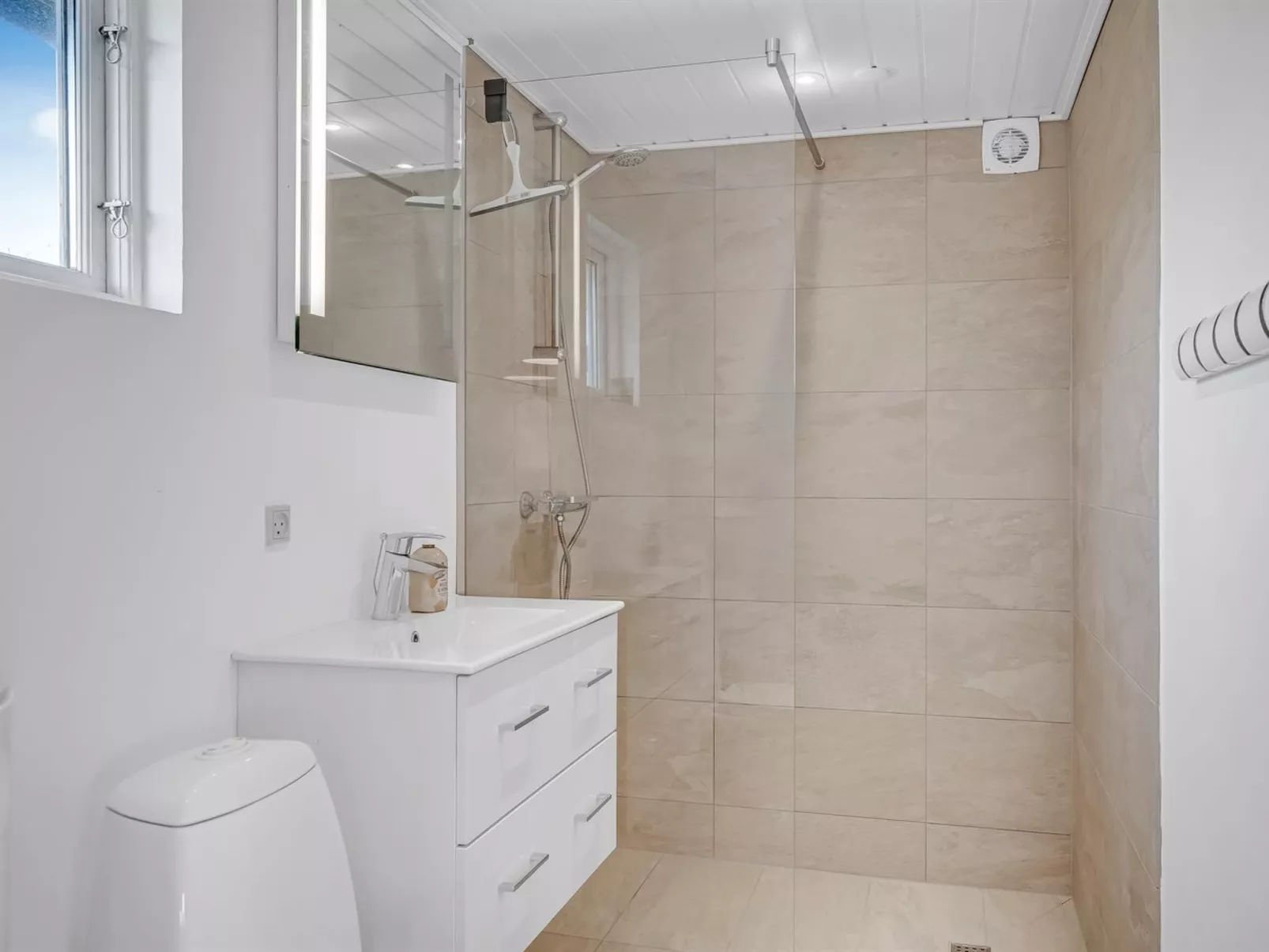 "Gizella" - 500m to the fjord-Inside