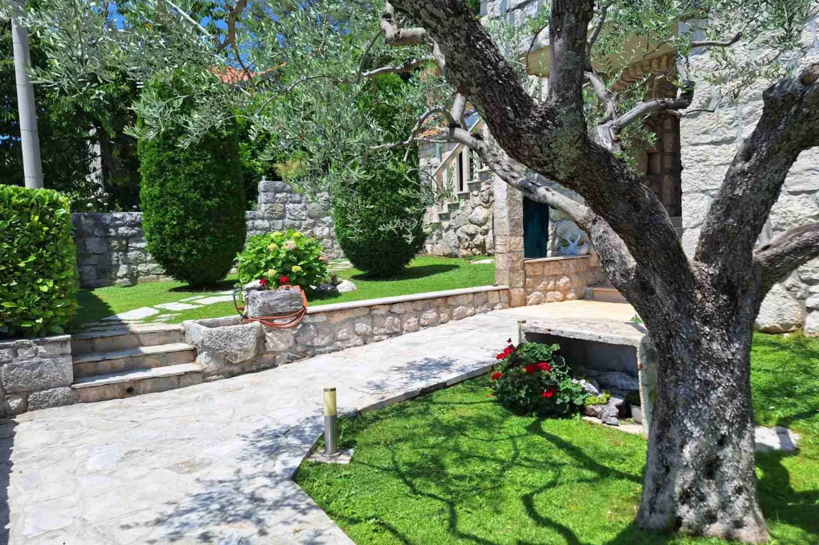 Villa Falcon Rook - Four-Bedroom Villa with Terrace and Swimming Pool-Vue