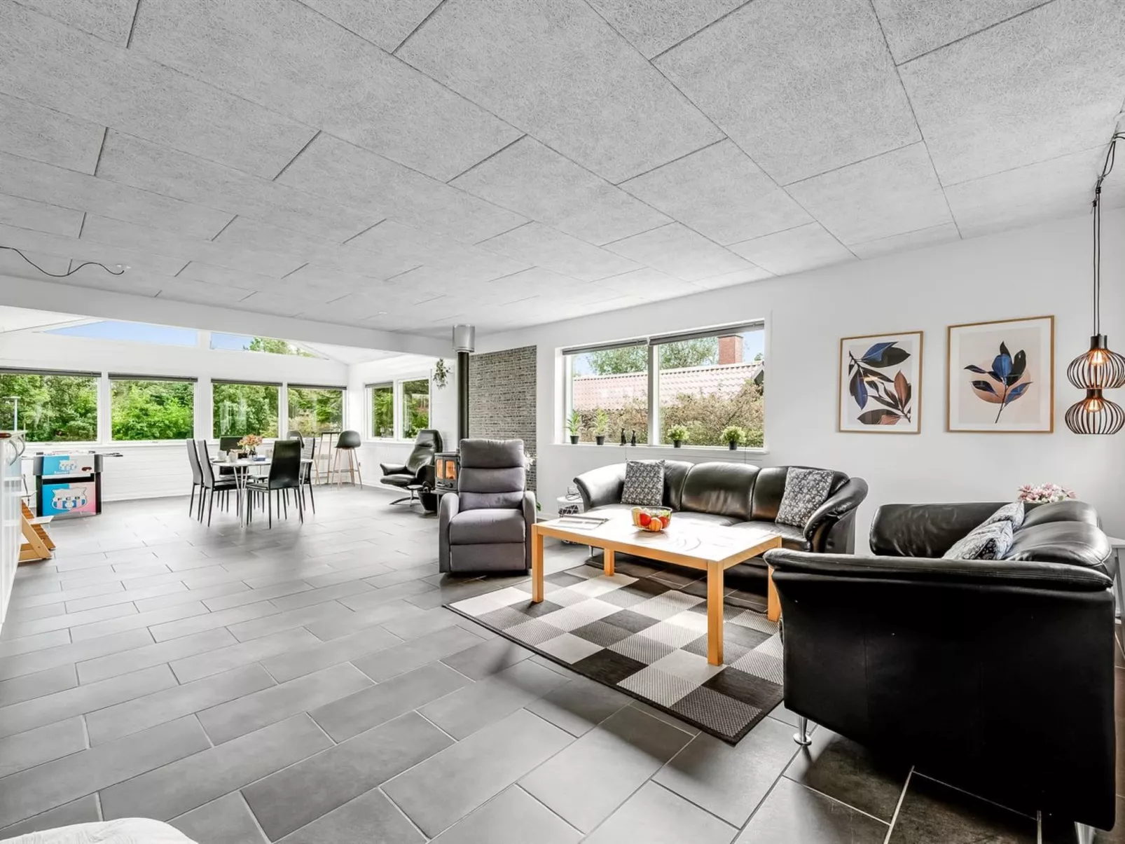 "Amine" - 300m to the fjord-Inside