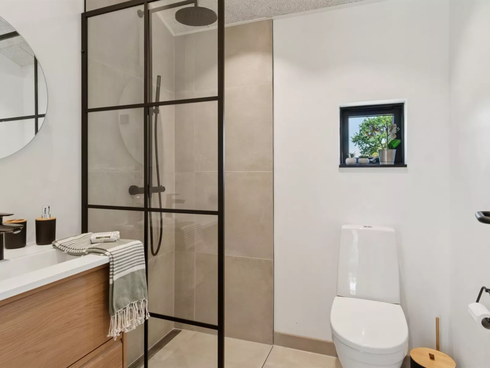 "Herulf" - 450m from the sea-Inside