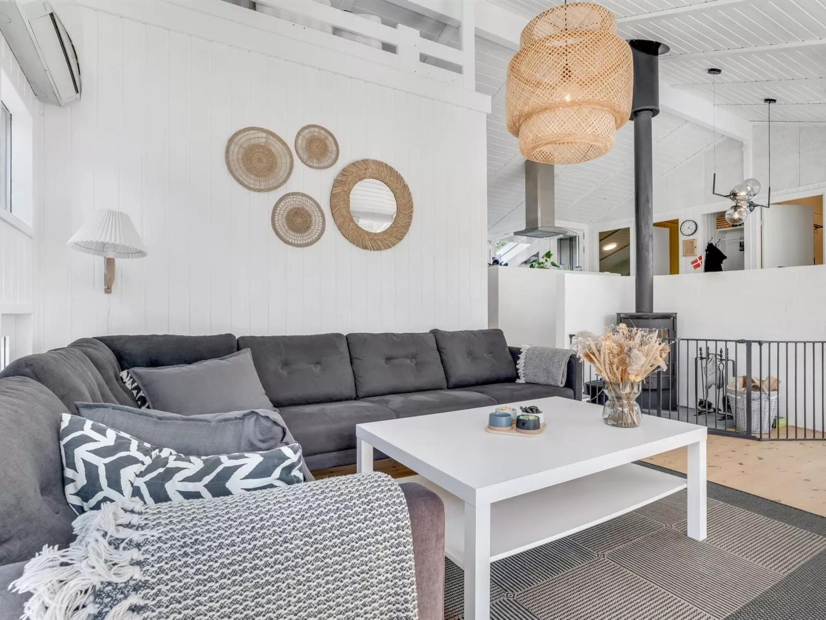 "Ellie" - 700m from the sea-Inside