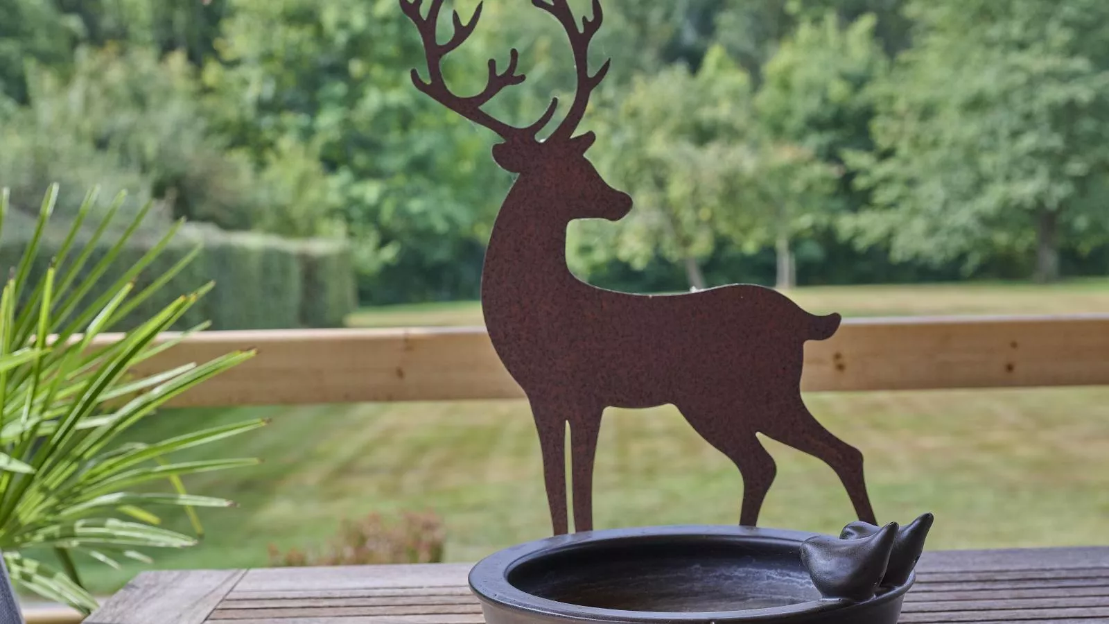 Bie Leentje op de Wei-Jardins en été