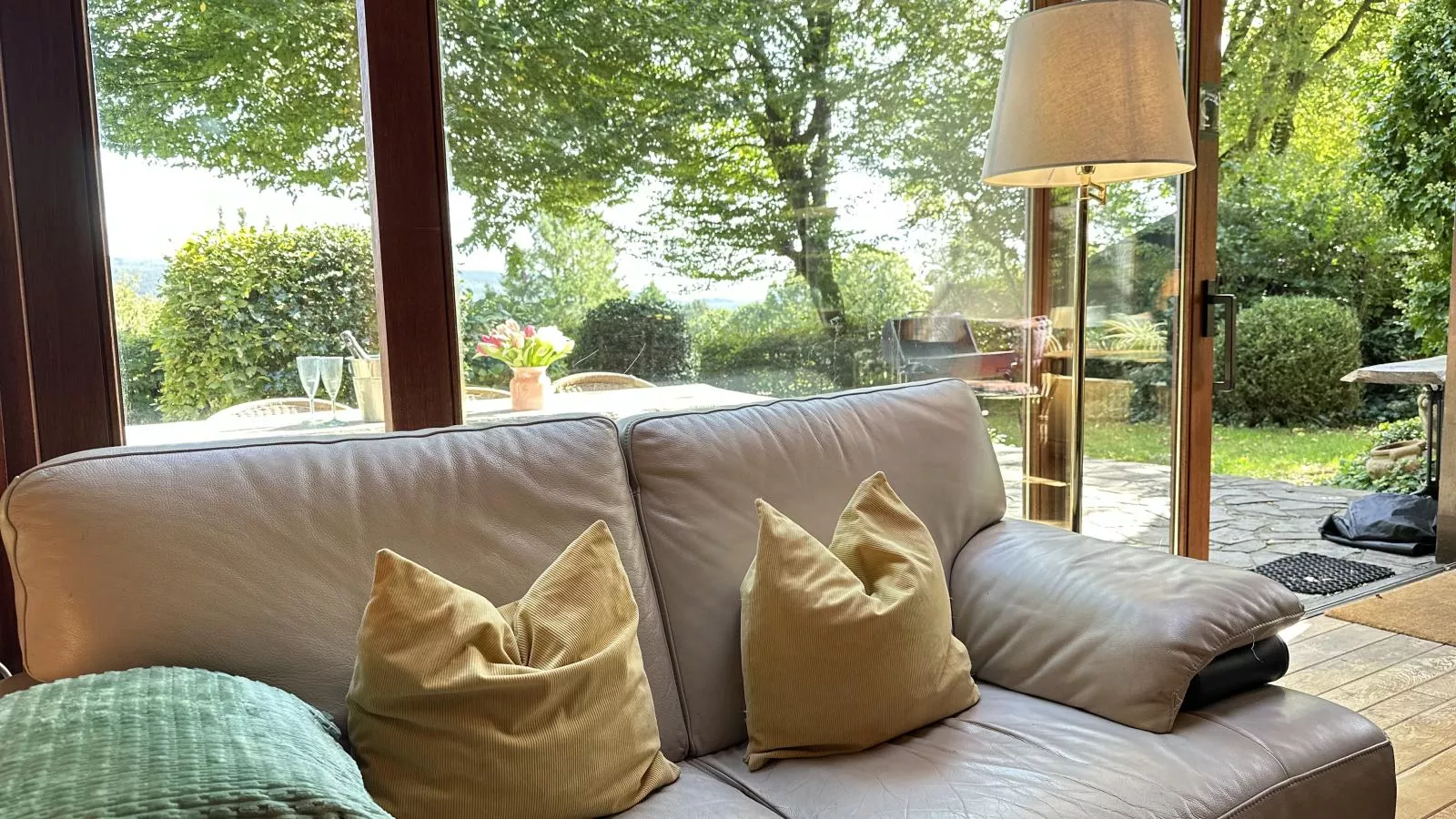 Boogie House-Living room