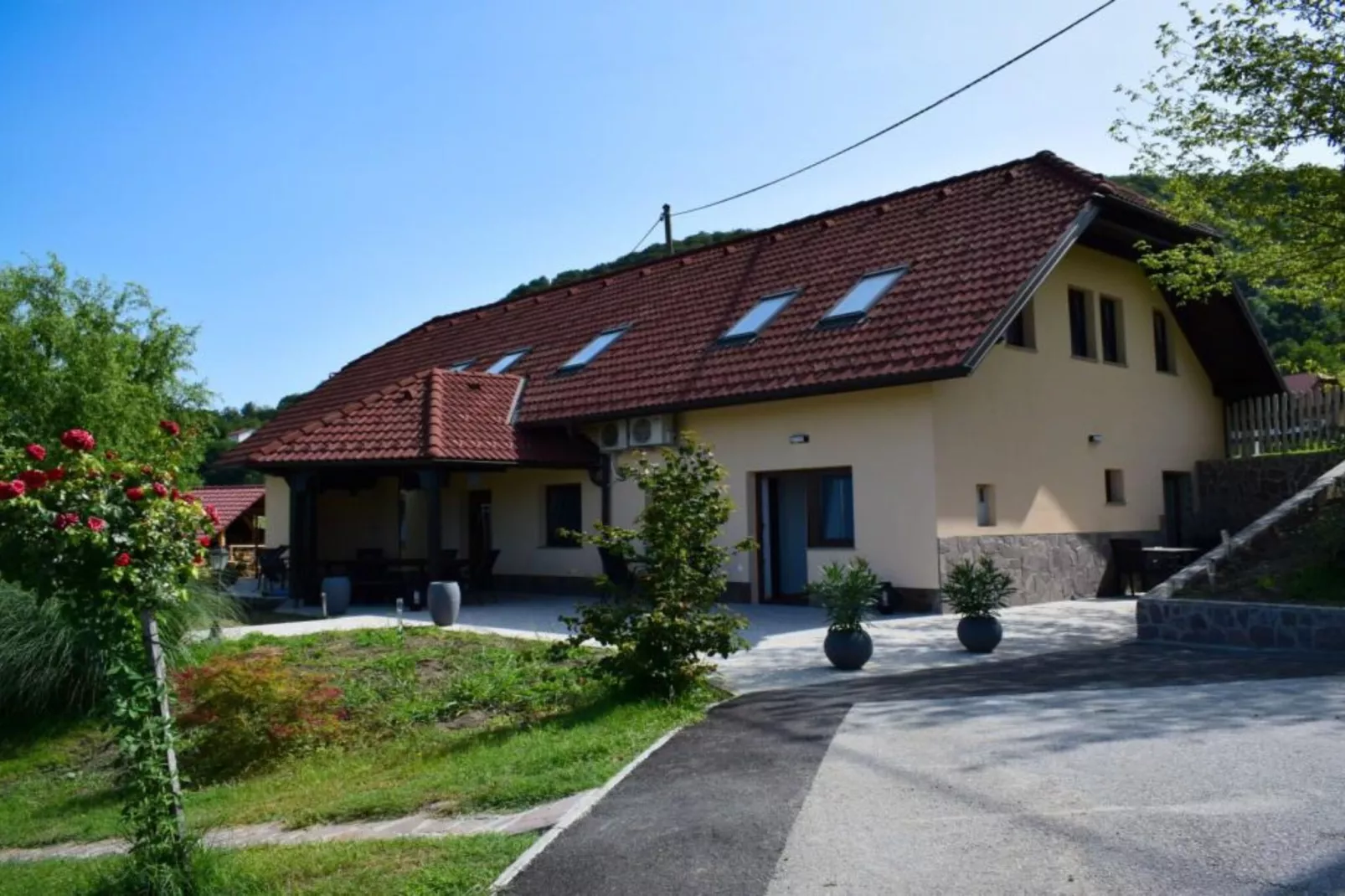 Zevnik Quiet Retreat with Stunning Views and Equestrian Activities - One Bedroom Apartment-Outdoor