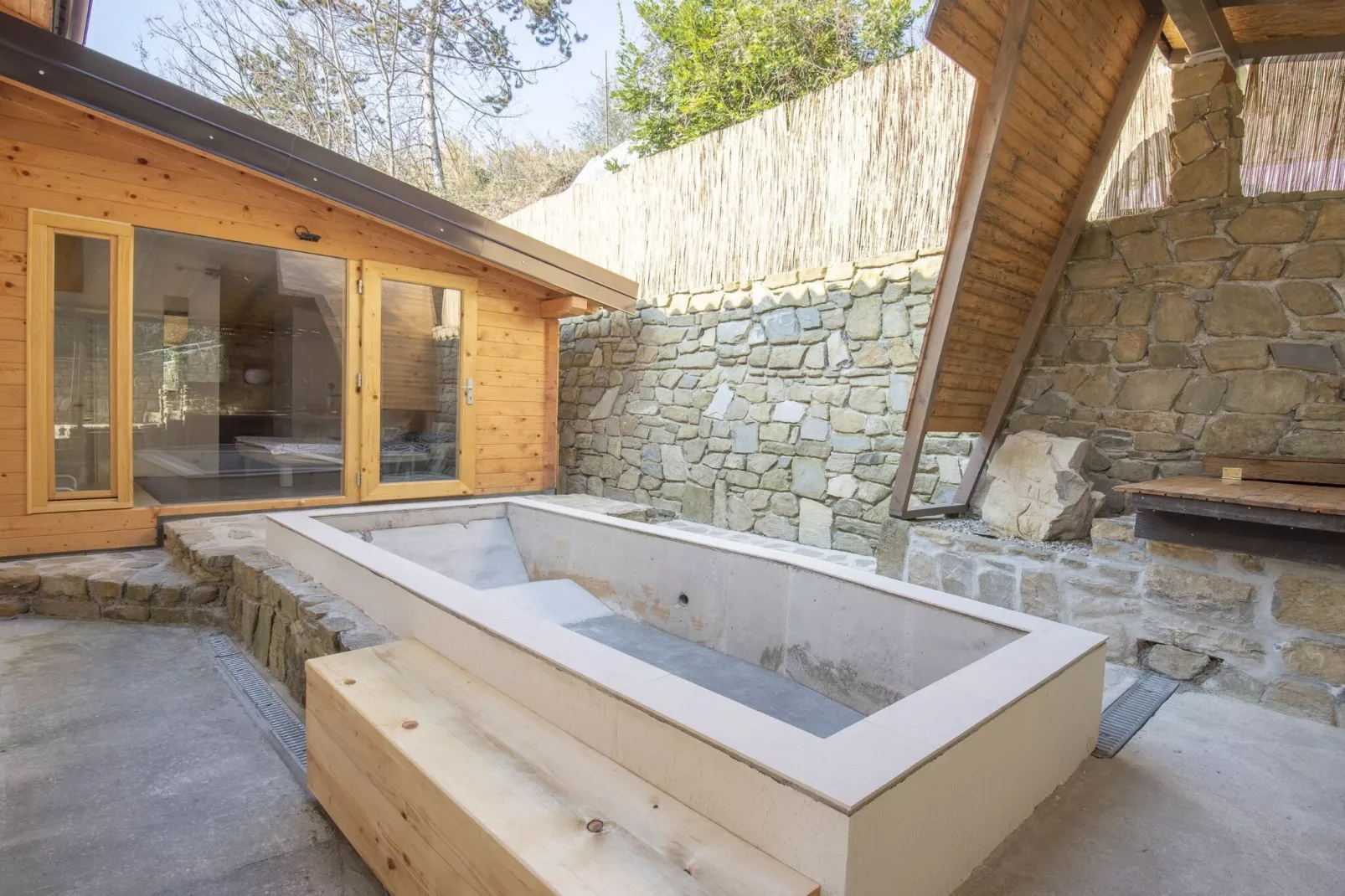 Family-Friendly Serene Retreat Holiday Home - Four Bedroom Holiday Home  with Terrace-Piscine