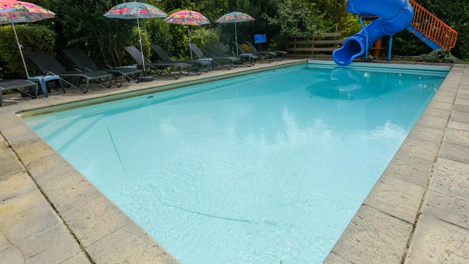 Maswari en Drapeau-Schwimmbad