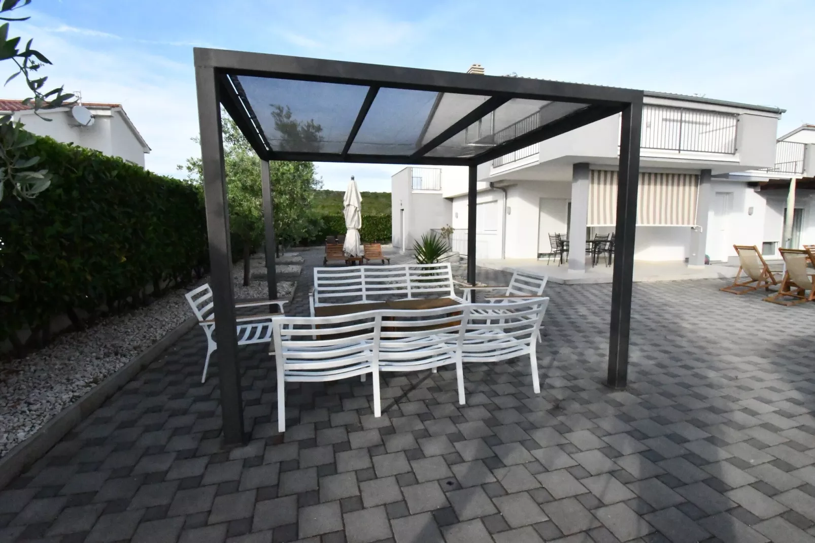 Luxury Escape with Swimming Pool & Modern Design -Deluxe Four Bedroom Villa with Private Pool (Villa 6)-Im Freien