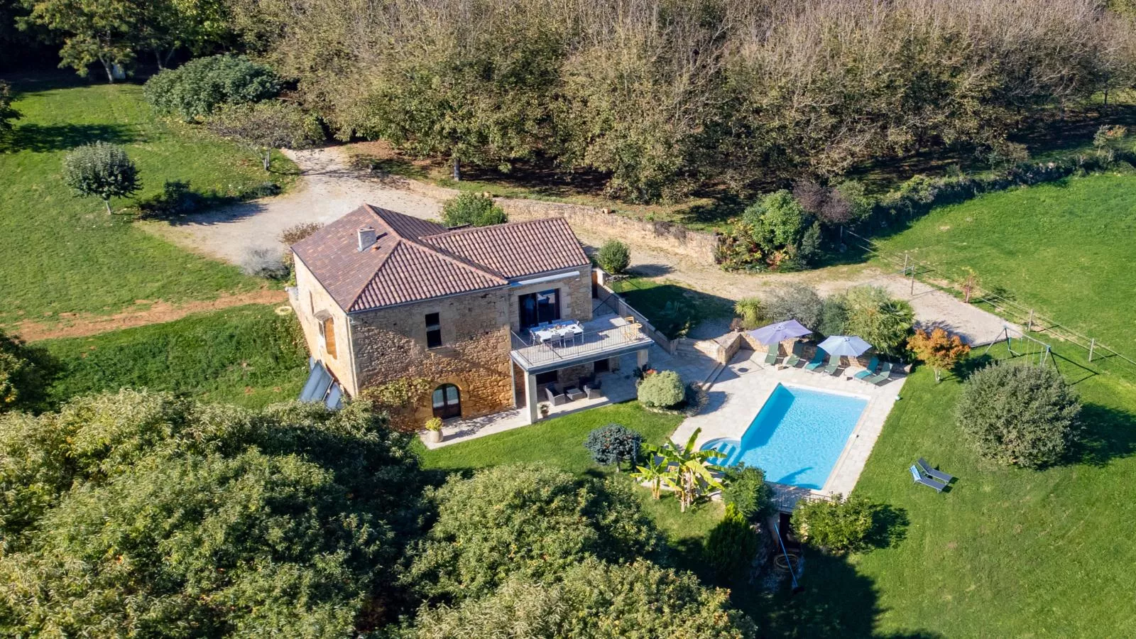 La Roque Haute-Exterior in summer