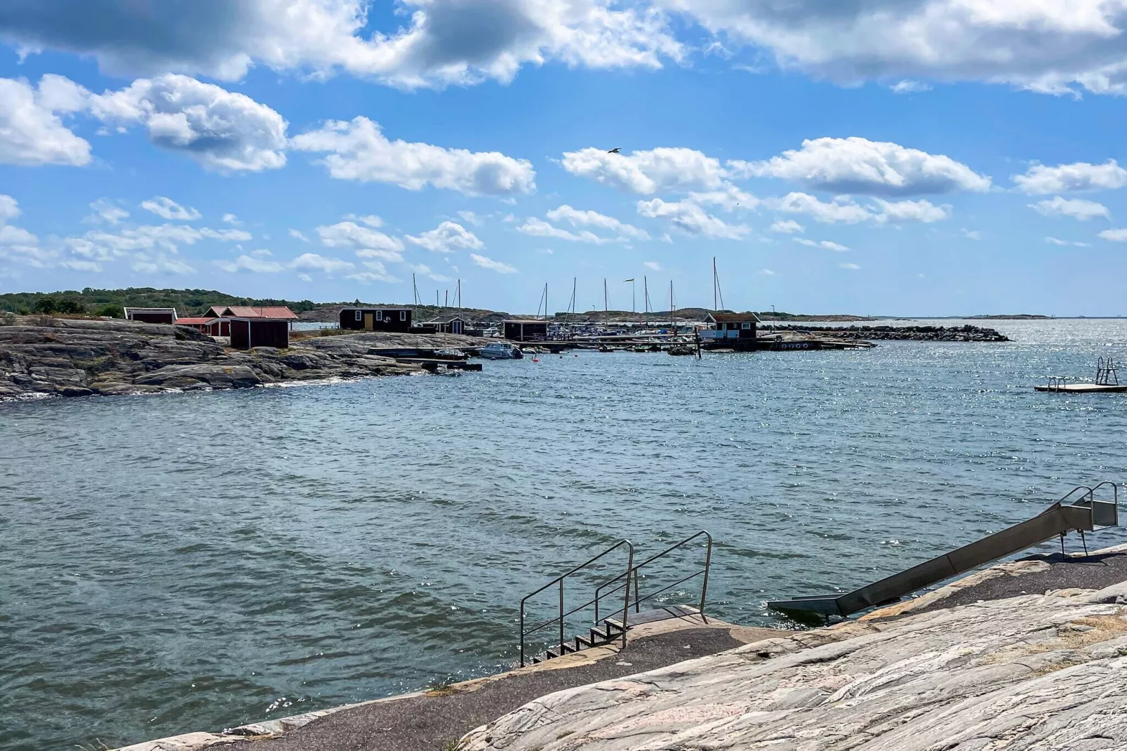 Strandhaus in Sandvik mit Pool-Im Freien