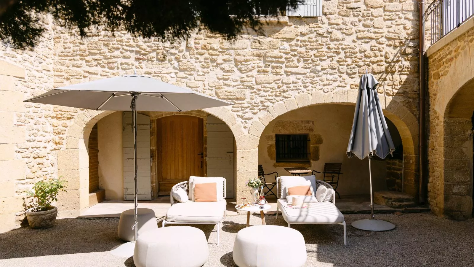 Chateau la Perle-Jardins en été