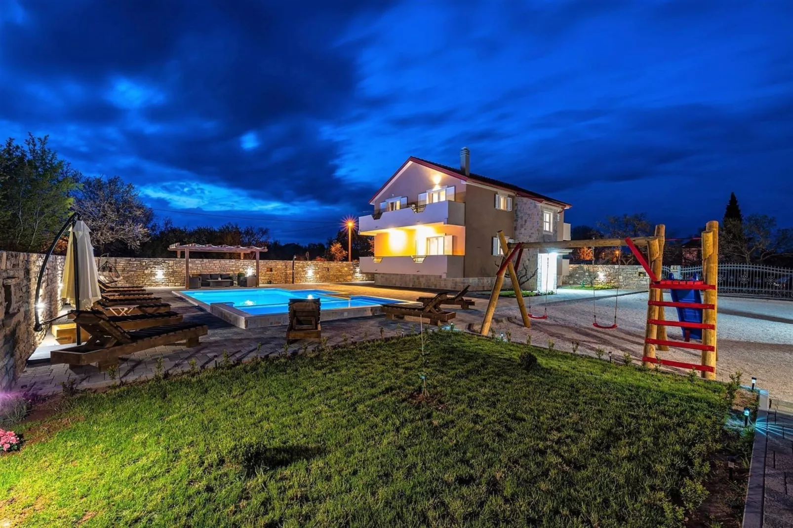 Luxury Villa Escape-Gardens in summer