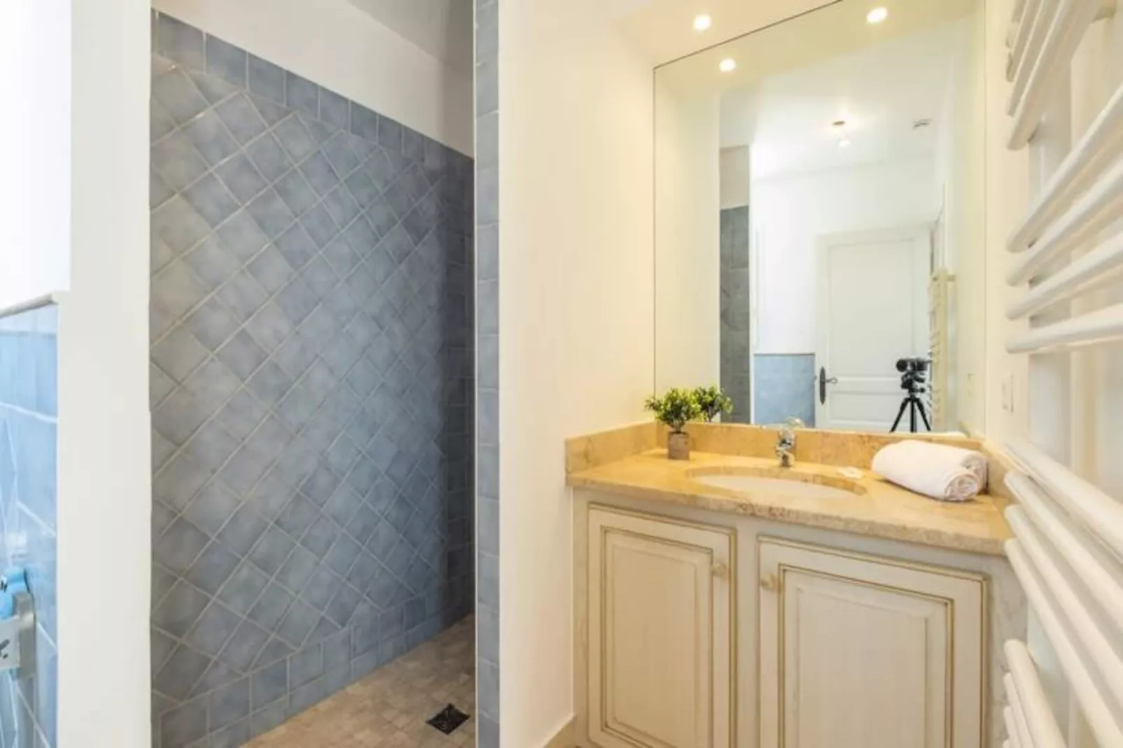 Résidence Bijou De 280m2 Et Piscine à Débordement Au Calme Absolu-Untagged