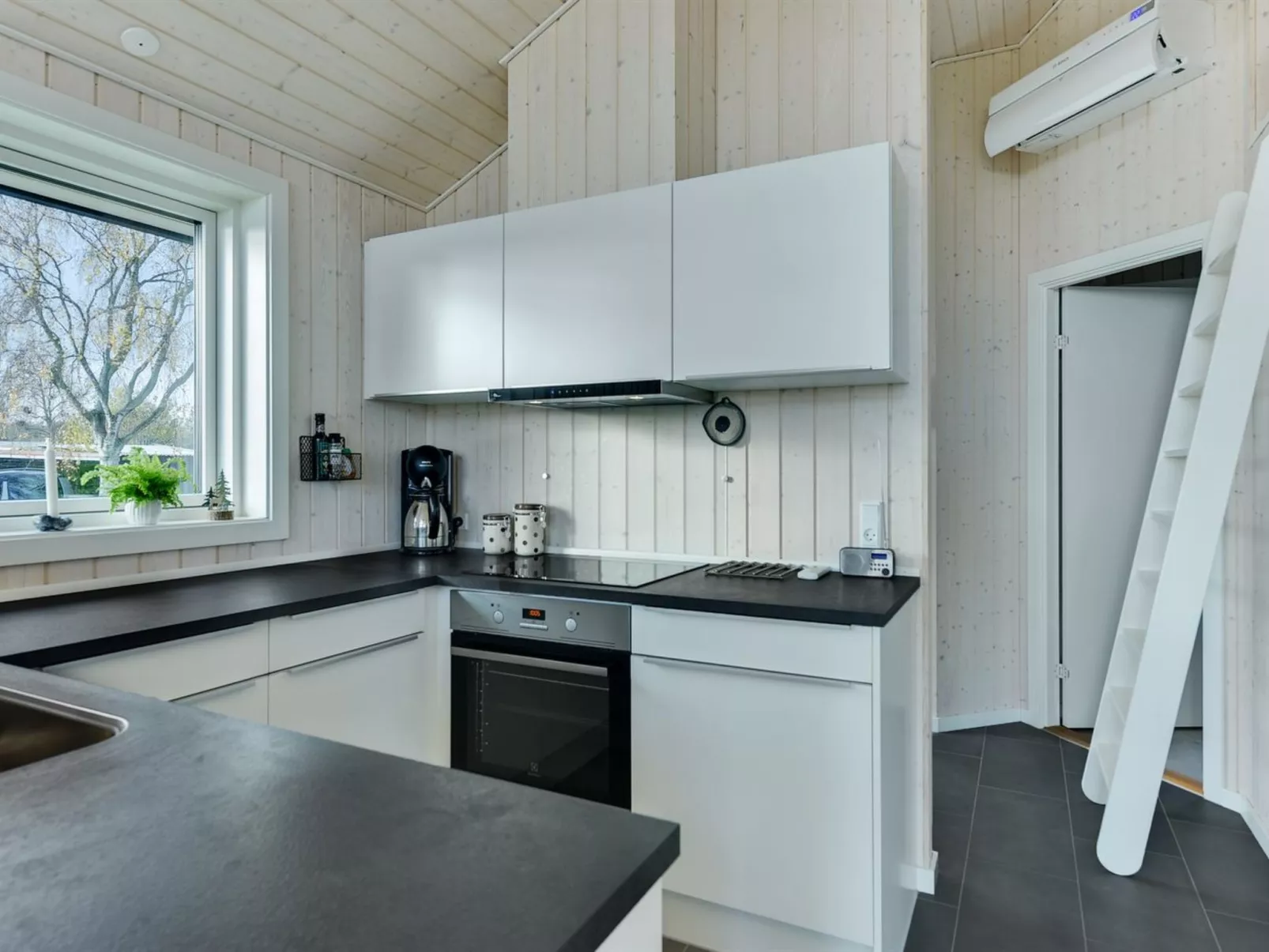 "Sighfrith" - 150m from the sea-Dedans