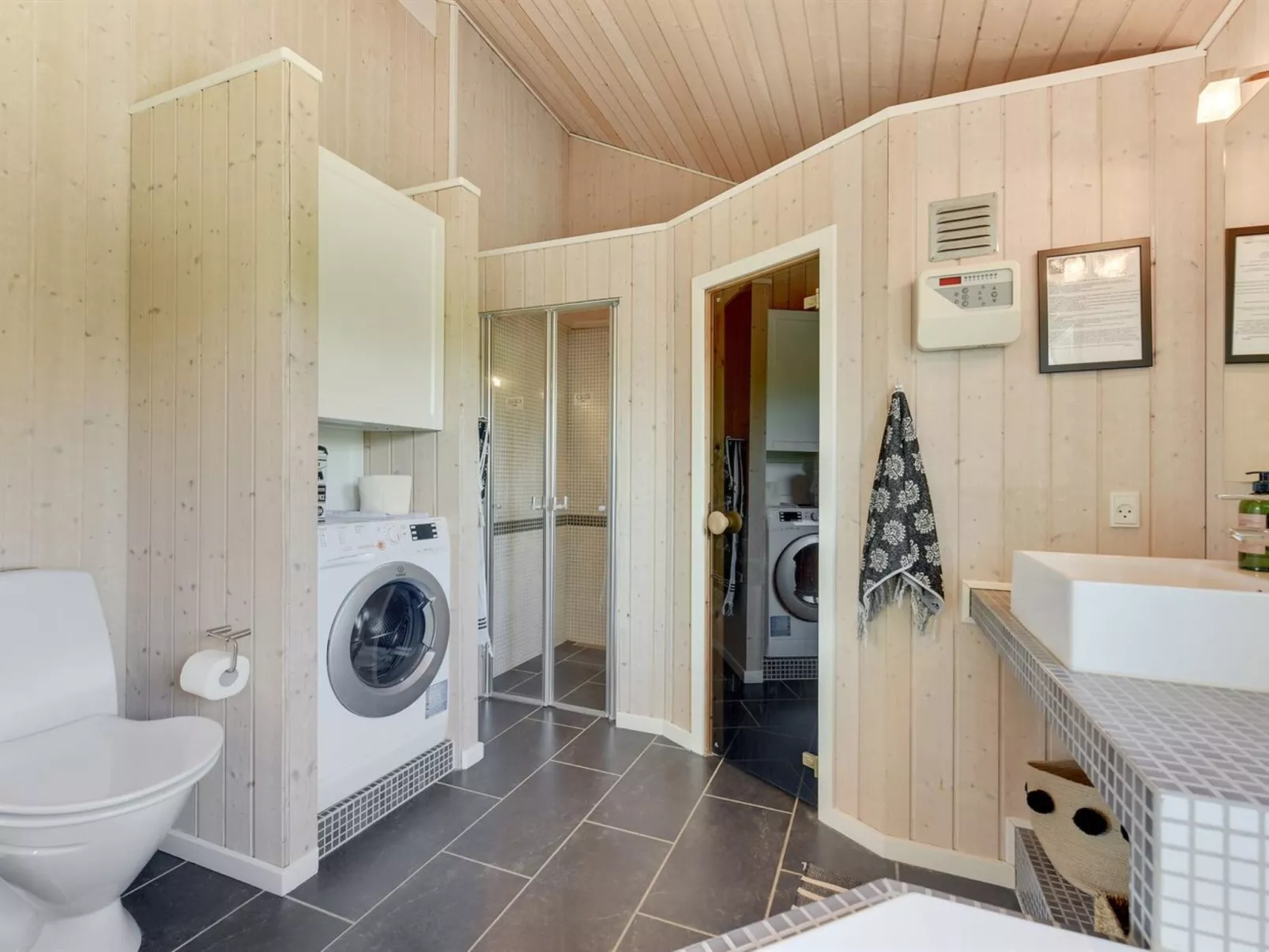 "Fridtjof" - 100m from the sea-Drinnen