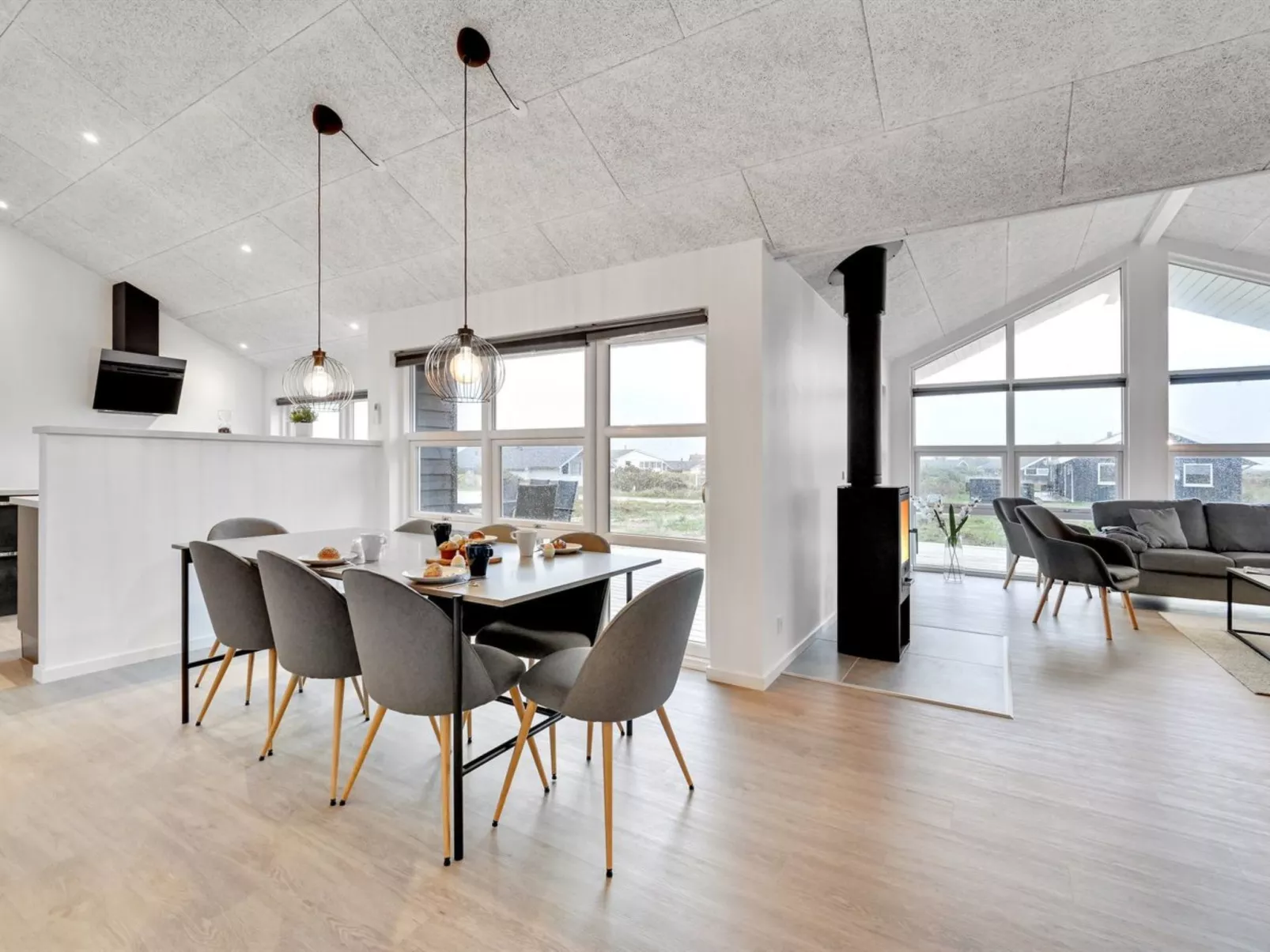 "Tola" - 450m from the sea-Drinnen