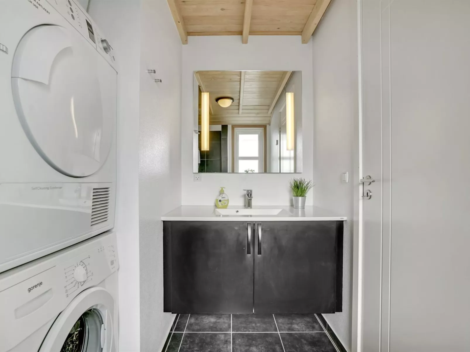 "Haghbarth" - 2.3km from the sea-Inside