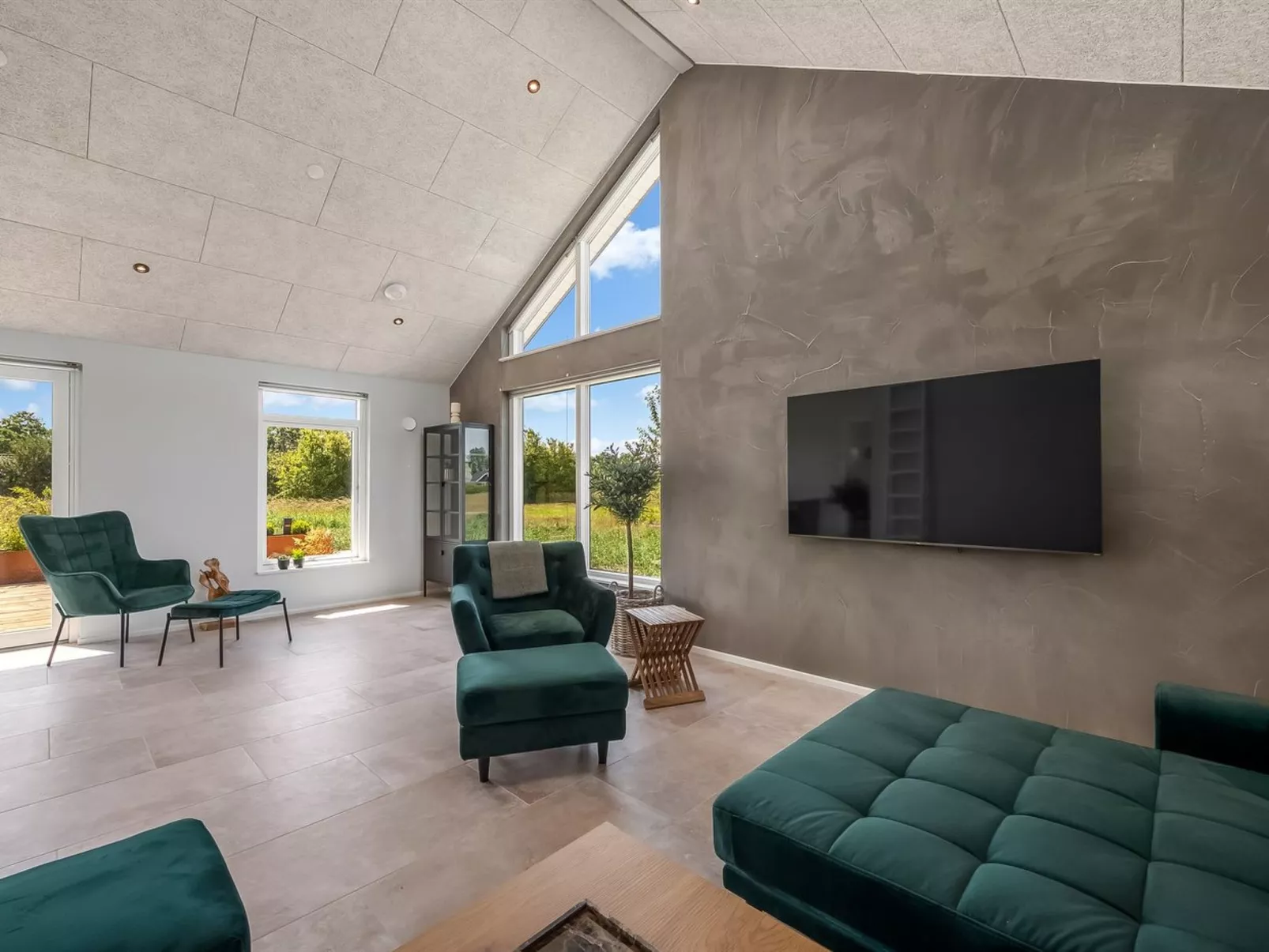 "Måns" - 500m to the fjord-Inside