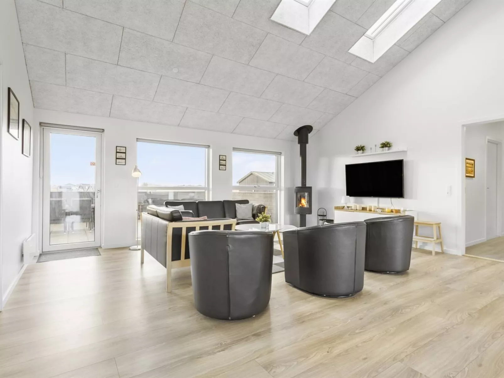 "Kirsi" - 1.6km from the sea-Dedans