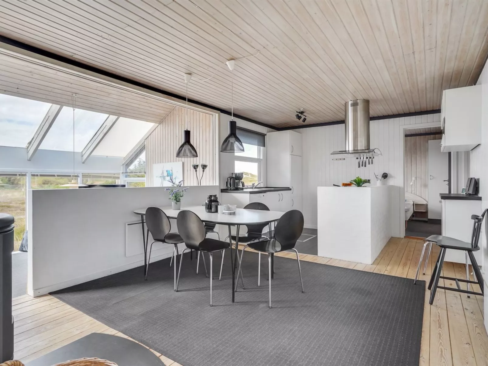 "Anthonette" -  from the sea-Drinnen