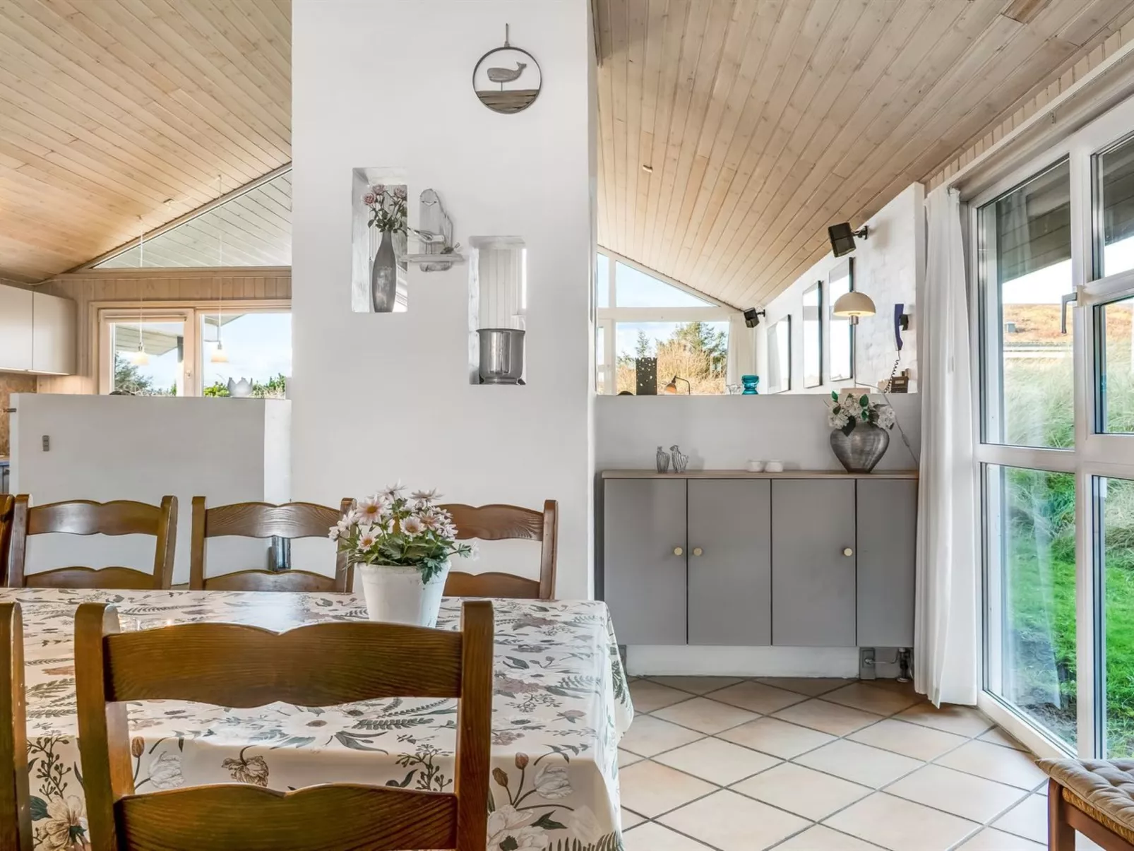 "Alrune" - 800m from the sea-Drinnen