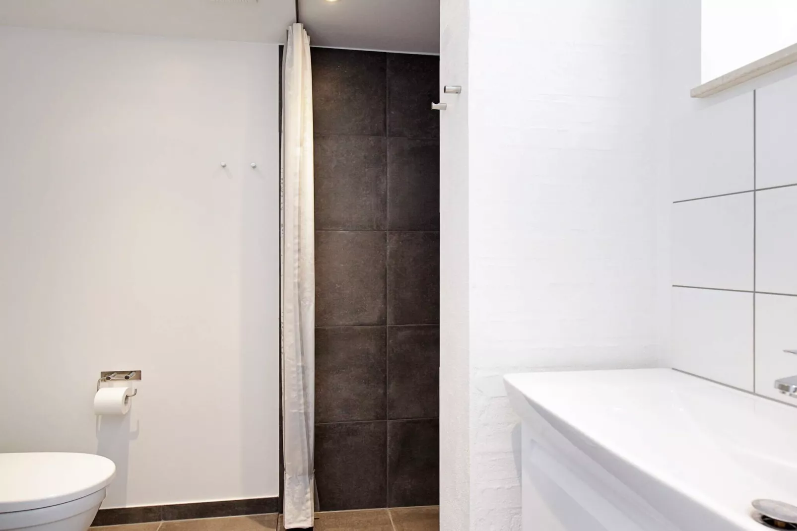 3 rooms app.,2stories,bay view,PLUS-Indoor