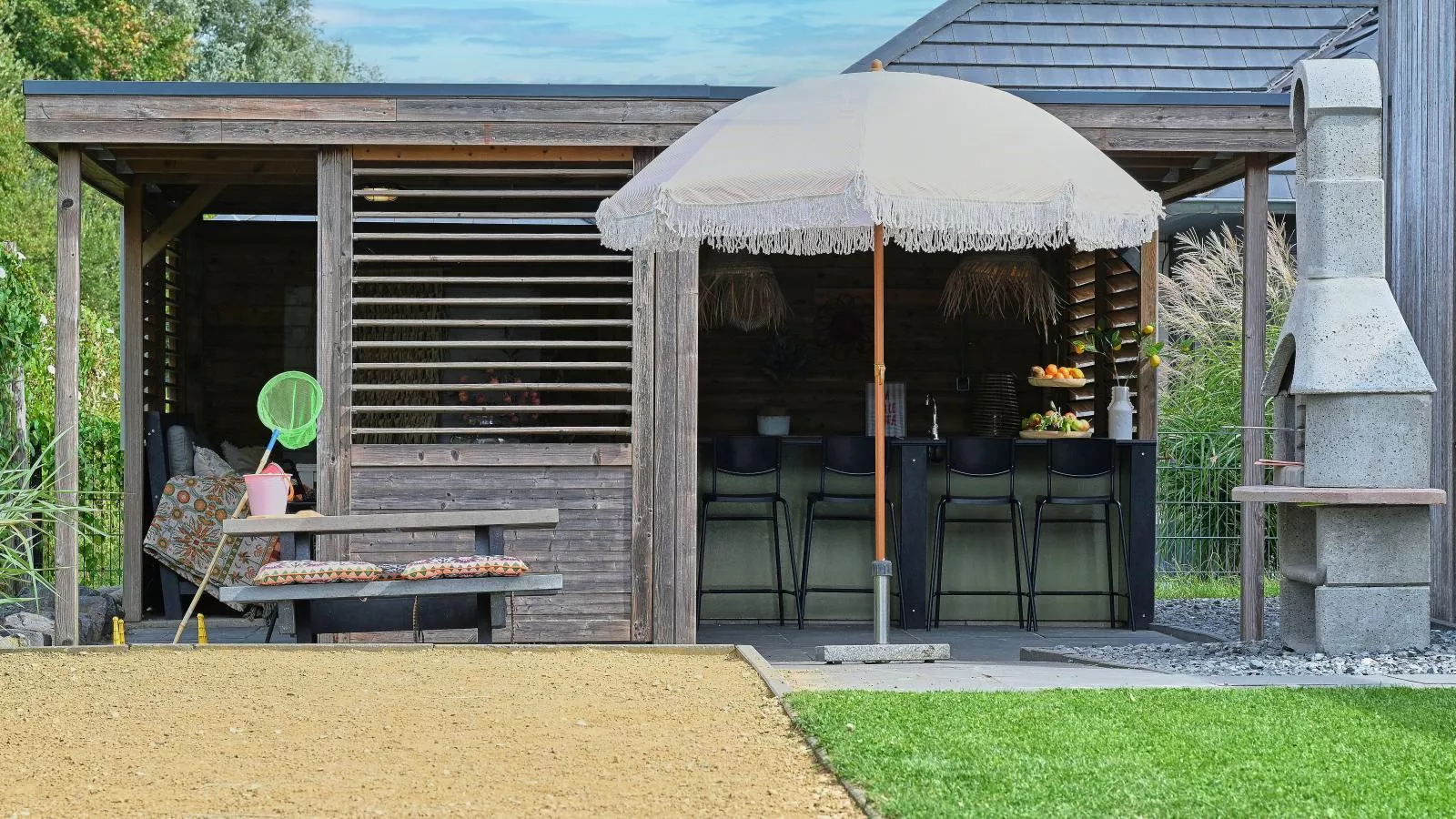 Casa Familia-Gardens in summer