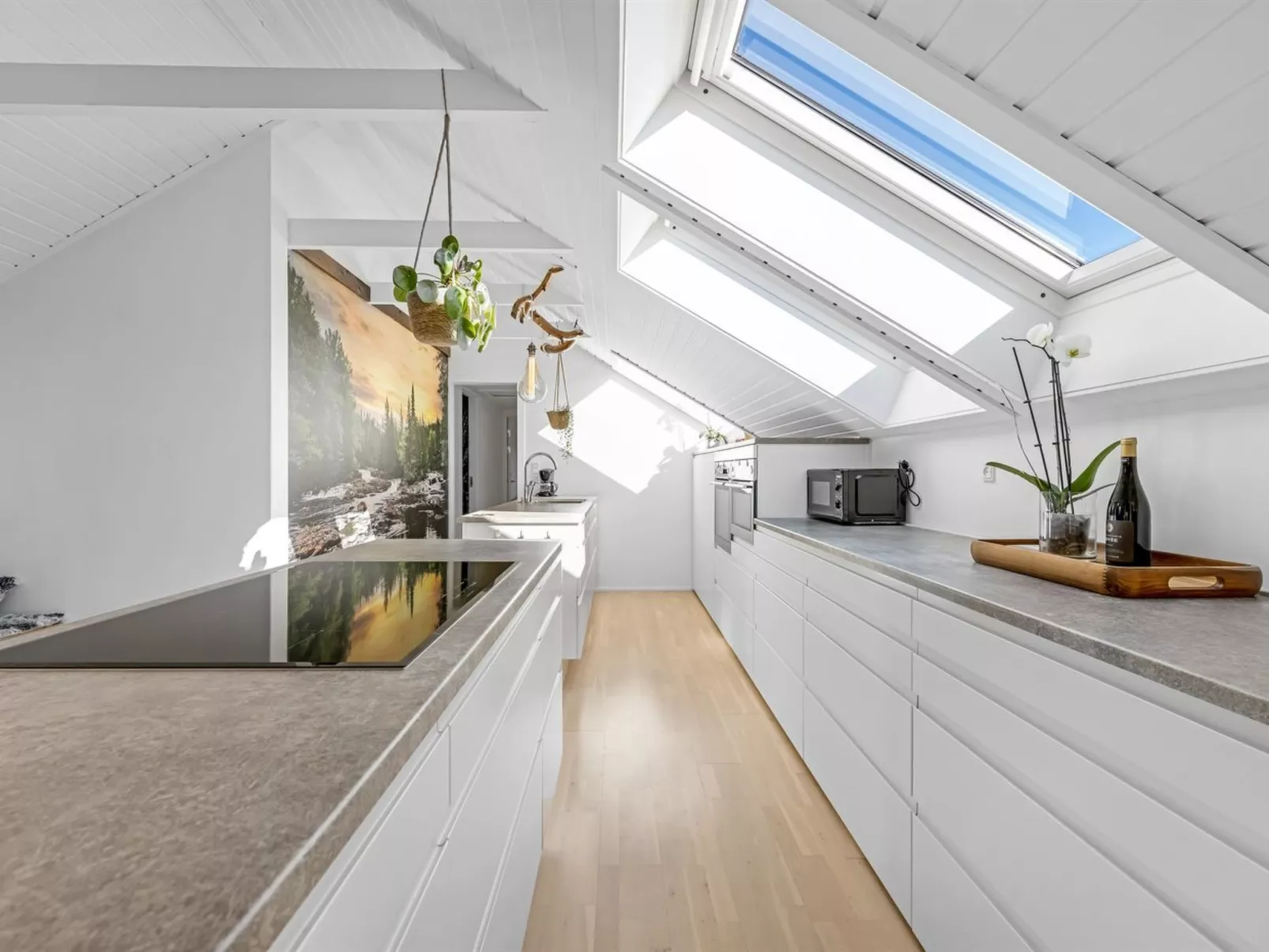 "Hughe" - 1.3km from the sea-Dedans