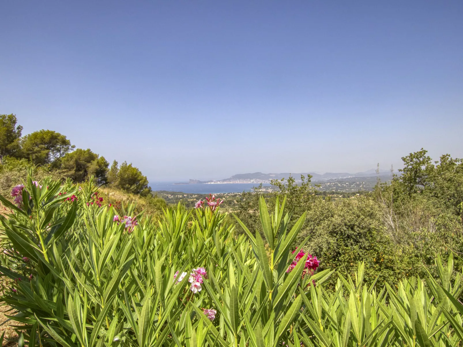 La Campagne-Outside