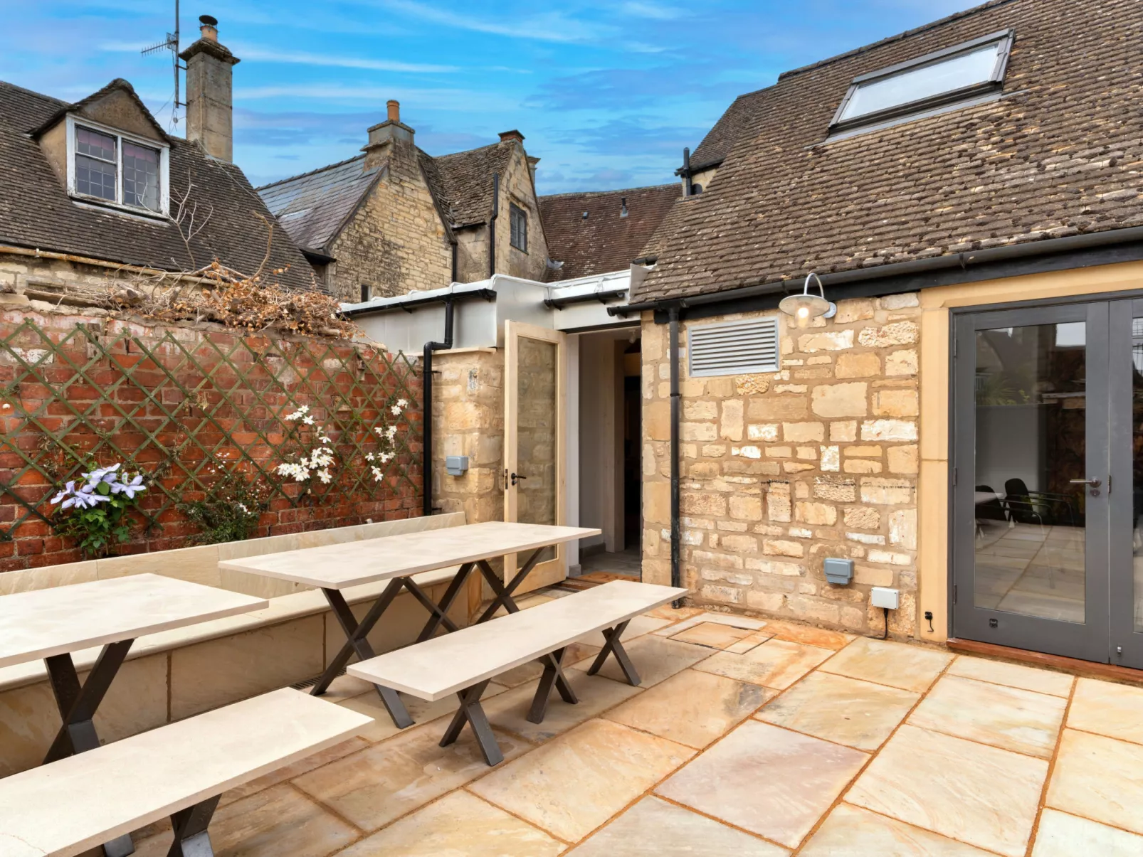 ARC Painswick-Outside