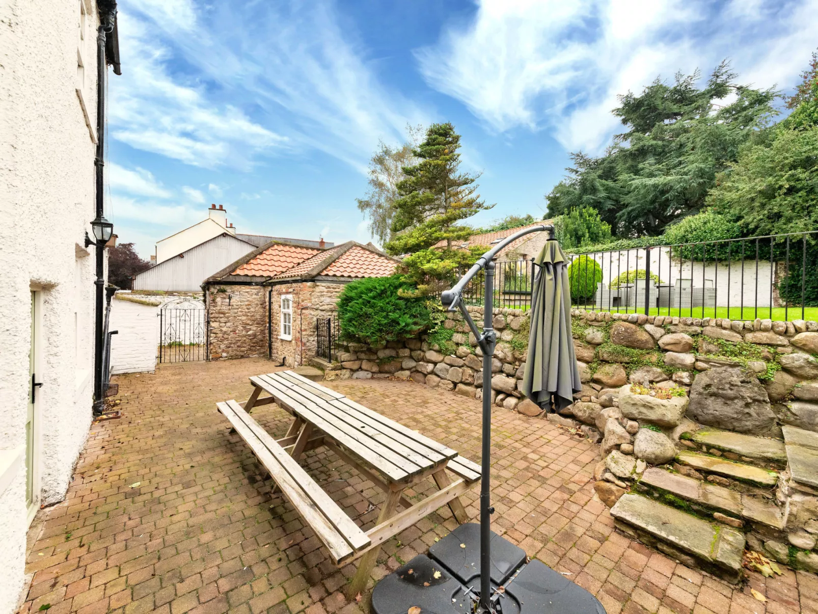 Low Green Cottage-Outside